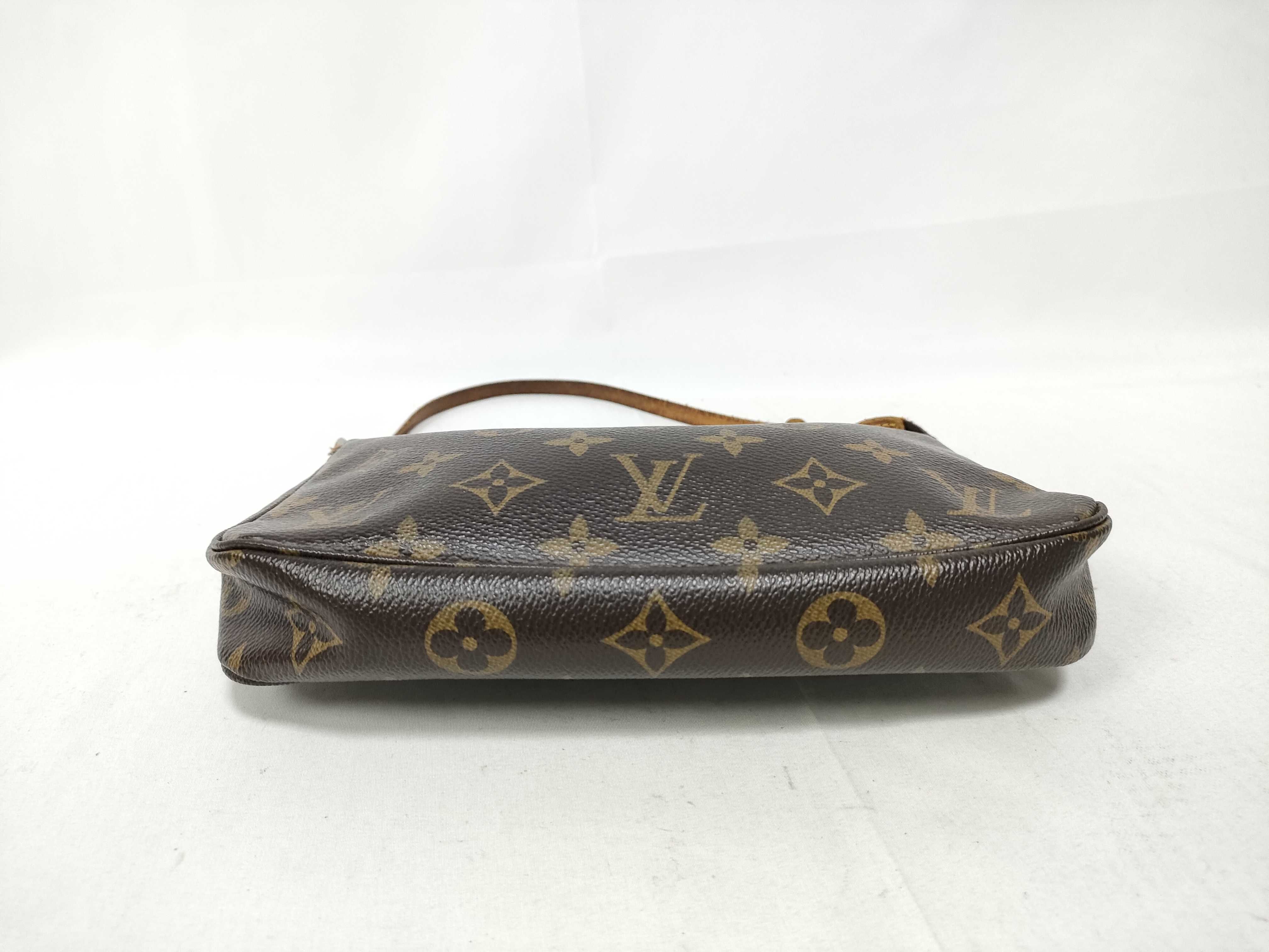 Monogram LV Pochette Accessoires M51980 Pouch — view 3