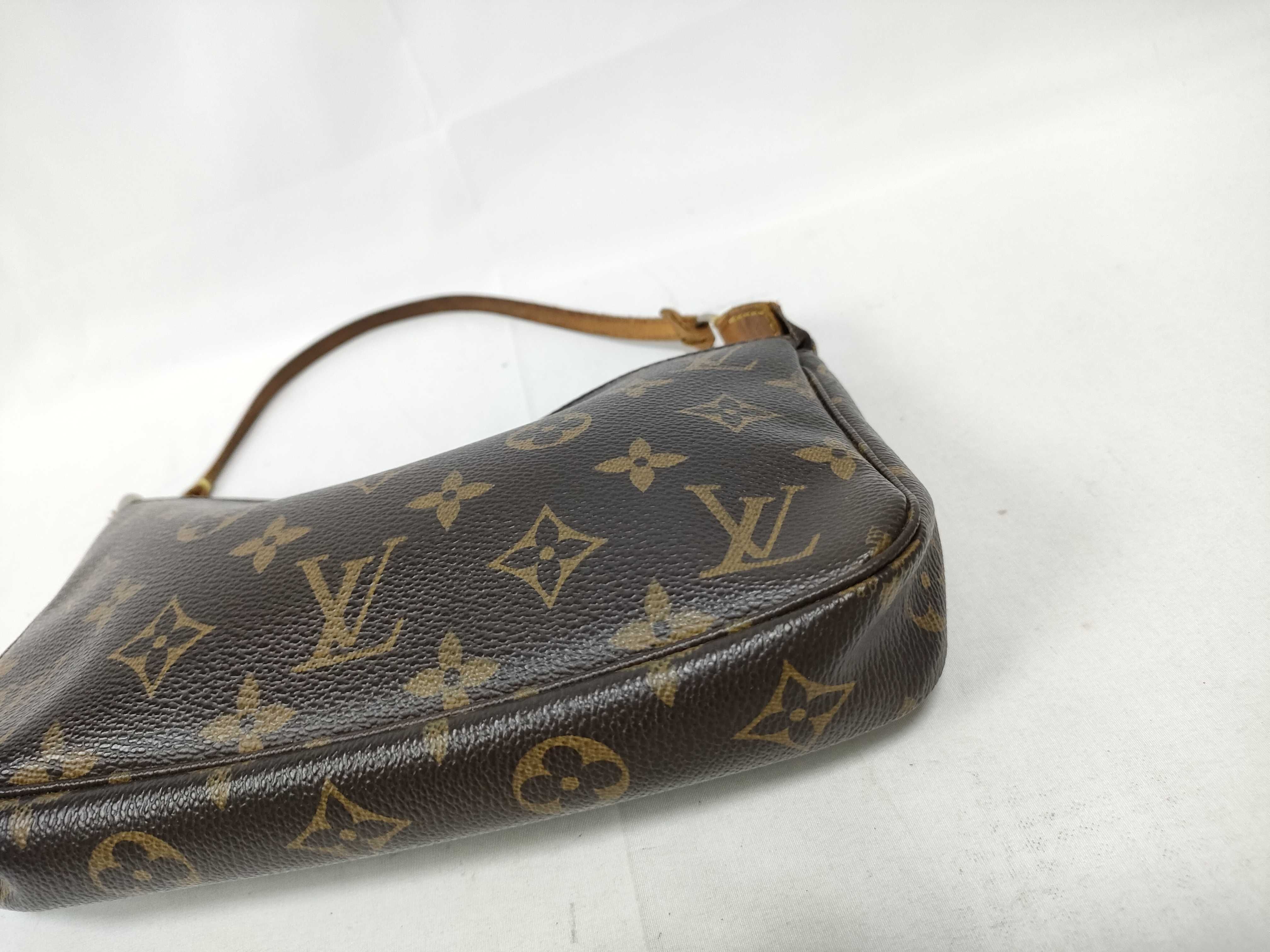 Monogram LV Pochette Accessoires M51980 Pouch — view 4