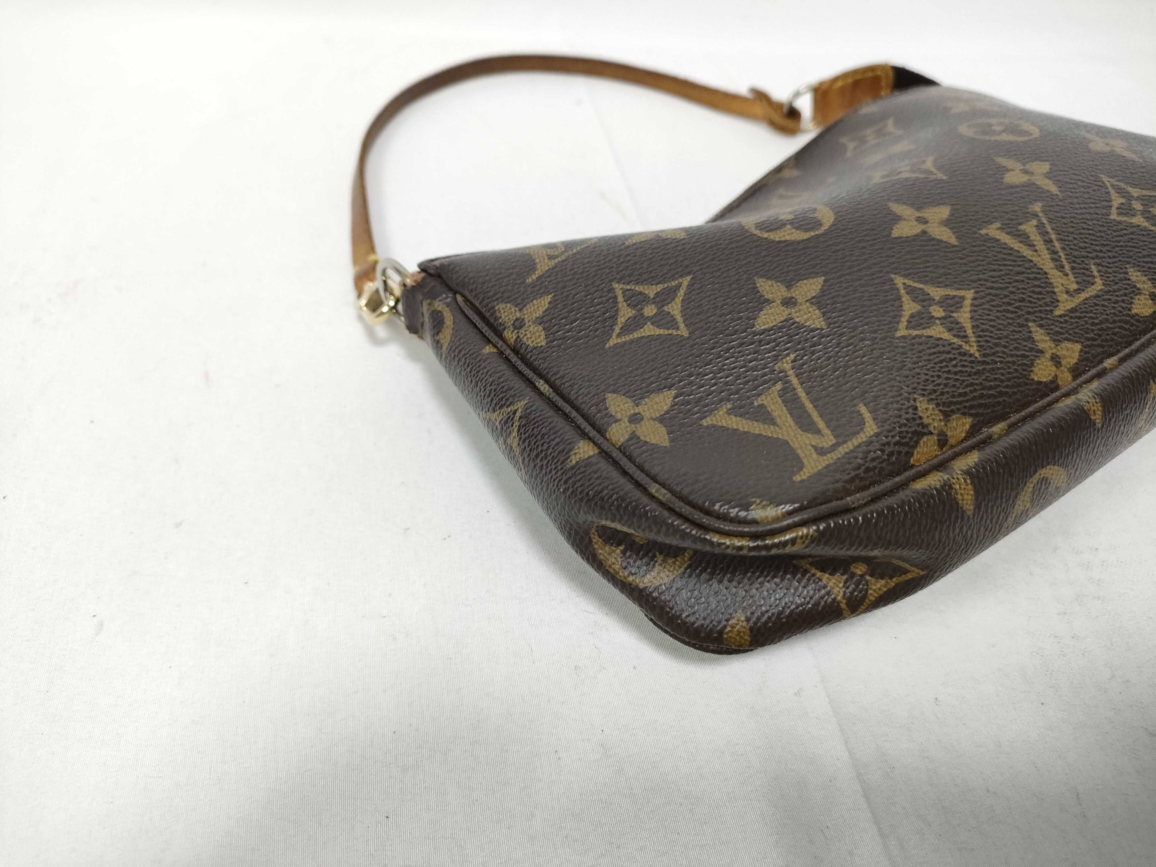 Monogram LV Pochette Accessoires M51980 Pouch — view 5