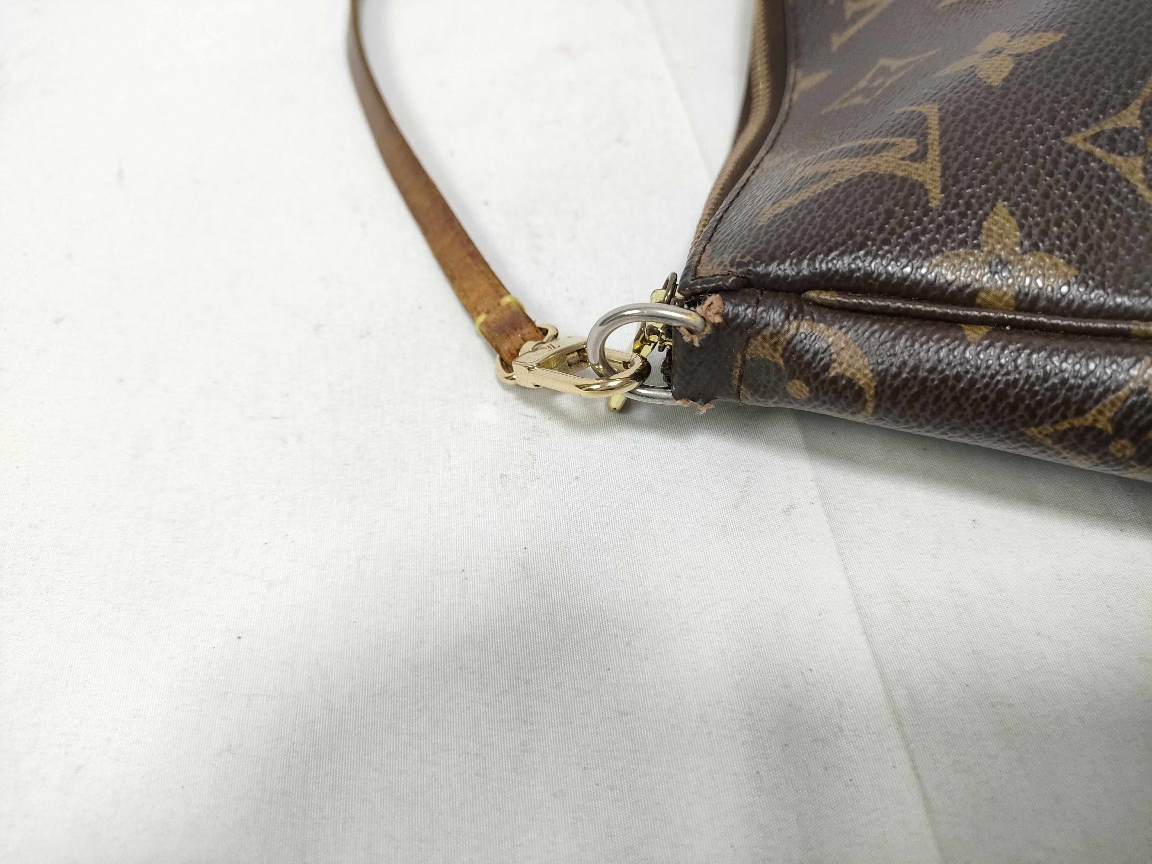 Monogram LV Pochette Accessoires M51980 Pouch — view 6