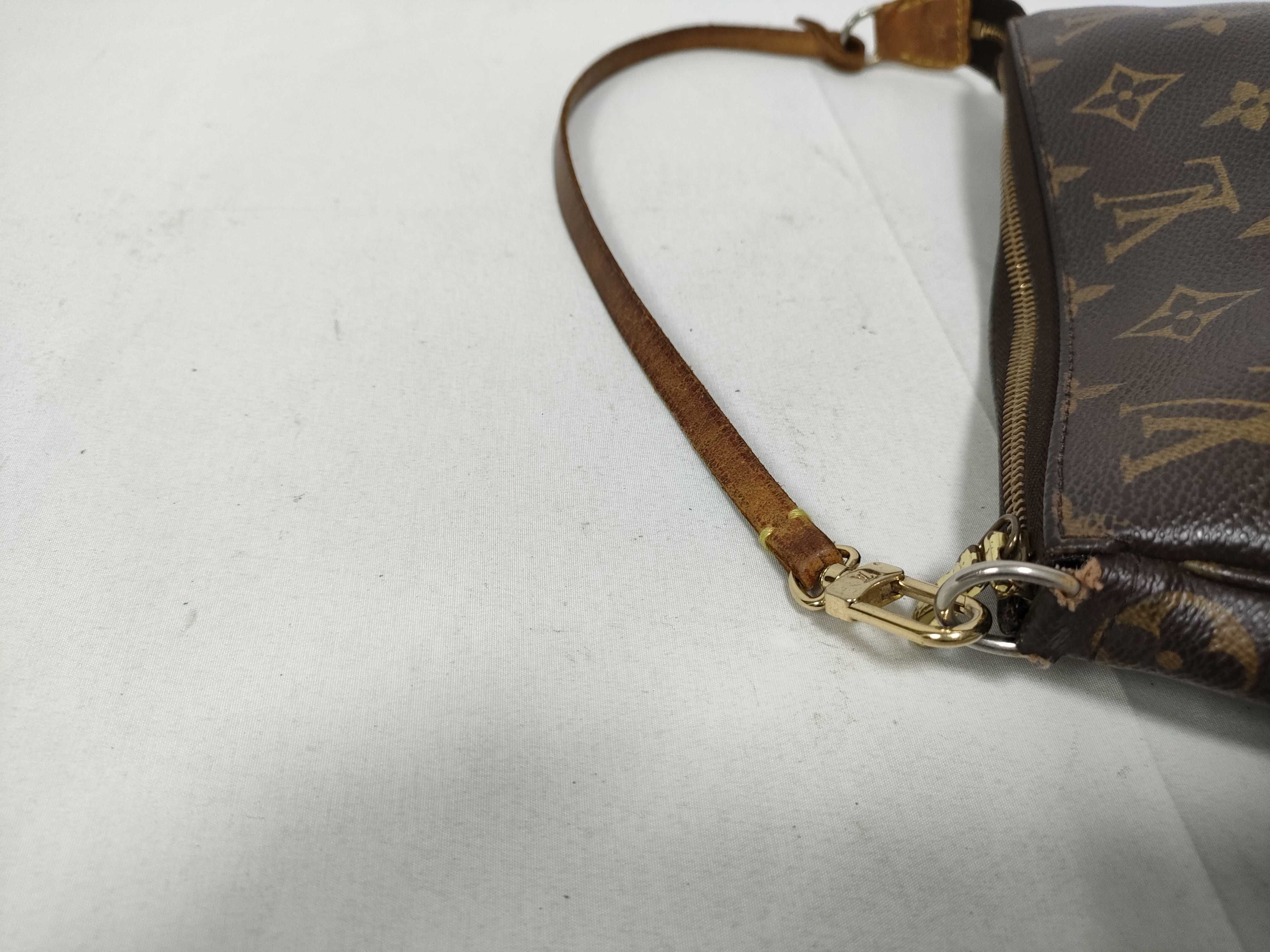Monogram LV Pochette Accessoires M51980 Pouch — view 7