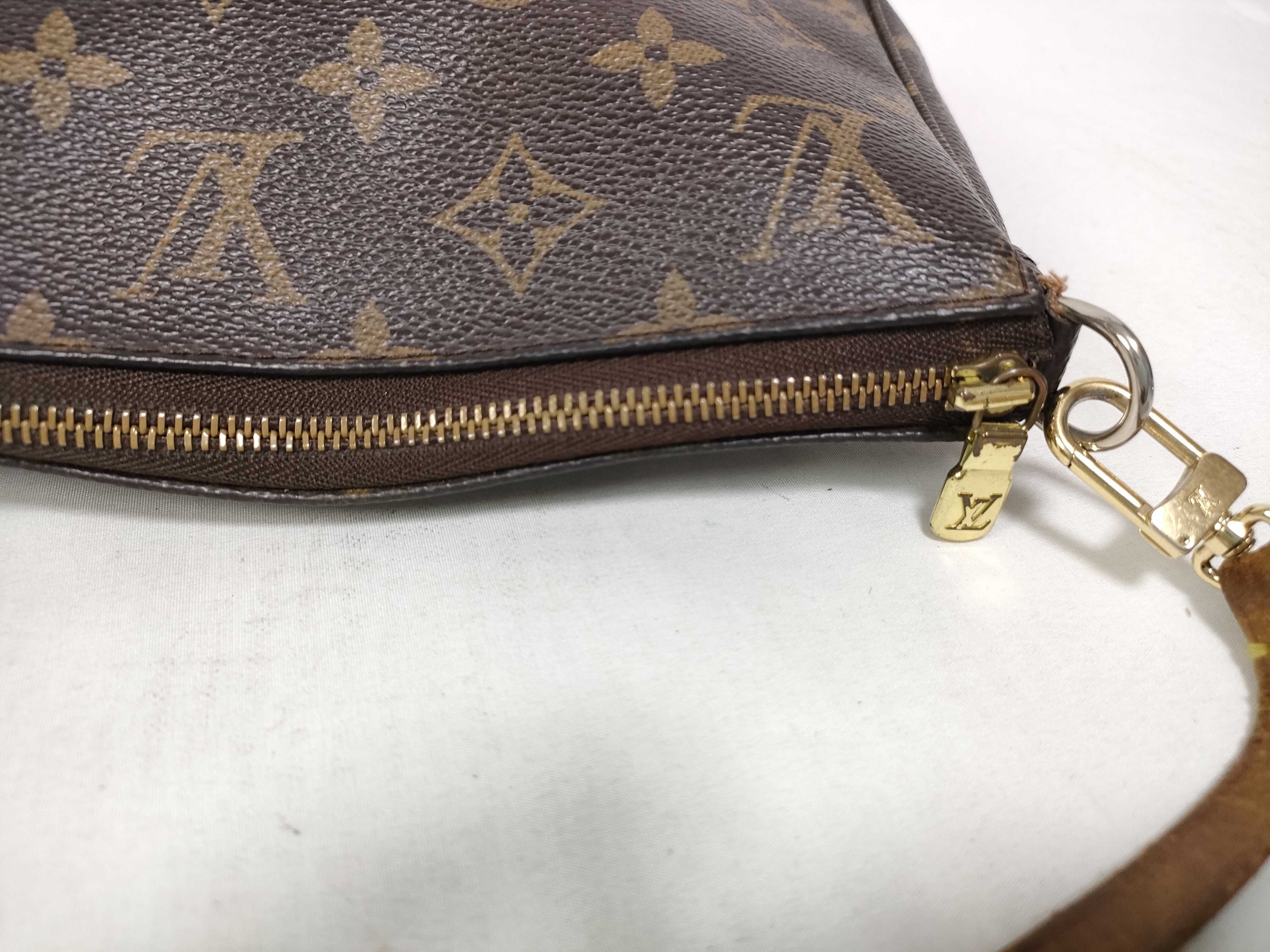 Monogram LV Pochette Accessoires M51980 Pouch — view 8