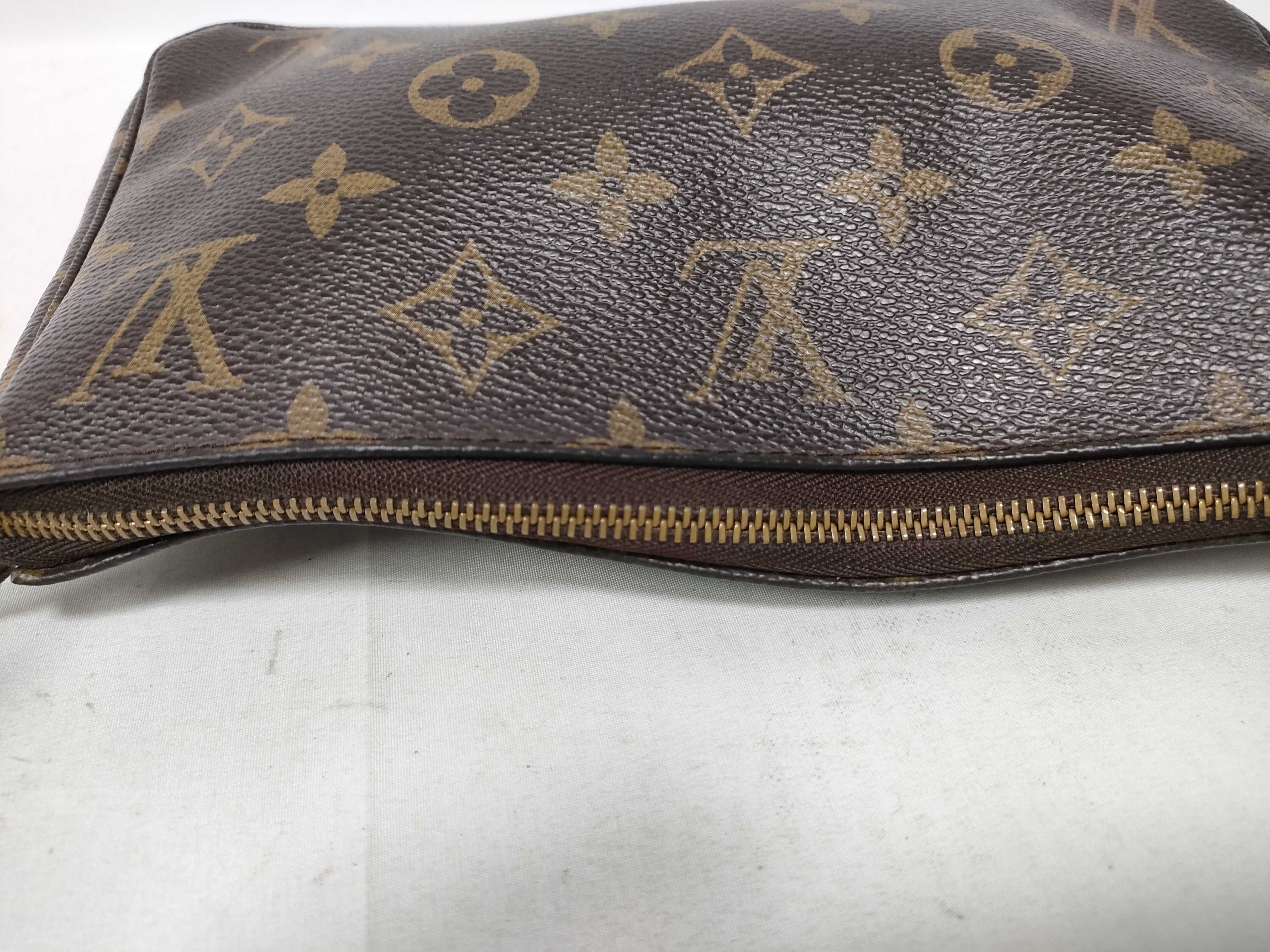 Monogram LV Pochette Accessoires M51980 Pouch — view 9