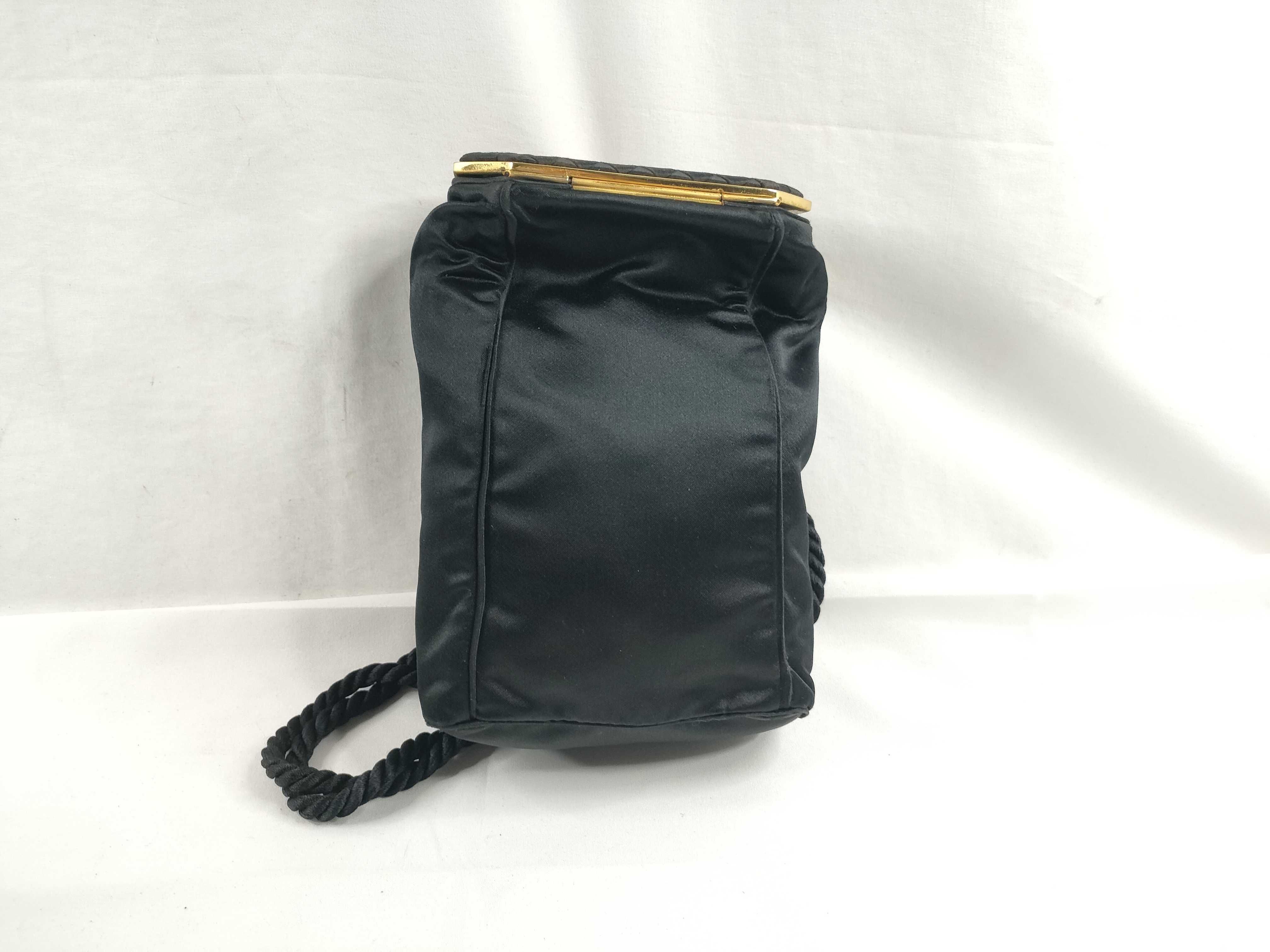 Intrecciato Bottega Veneta Intrecciato Clasp Satin Shoulder Bag Black Shoulder Bag