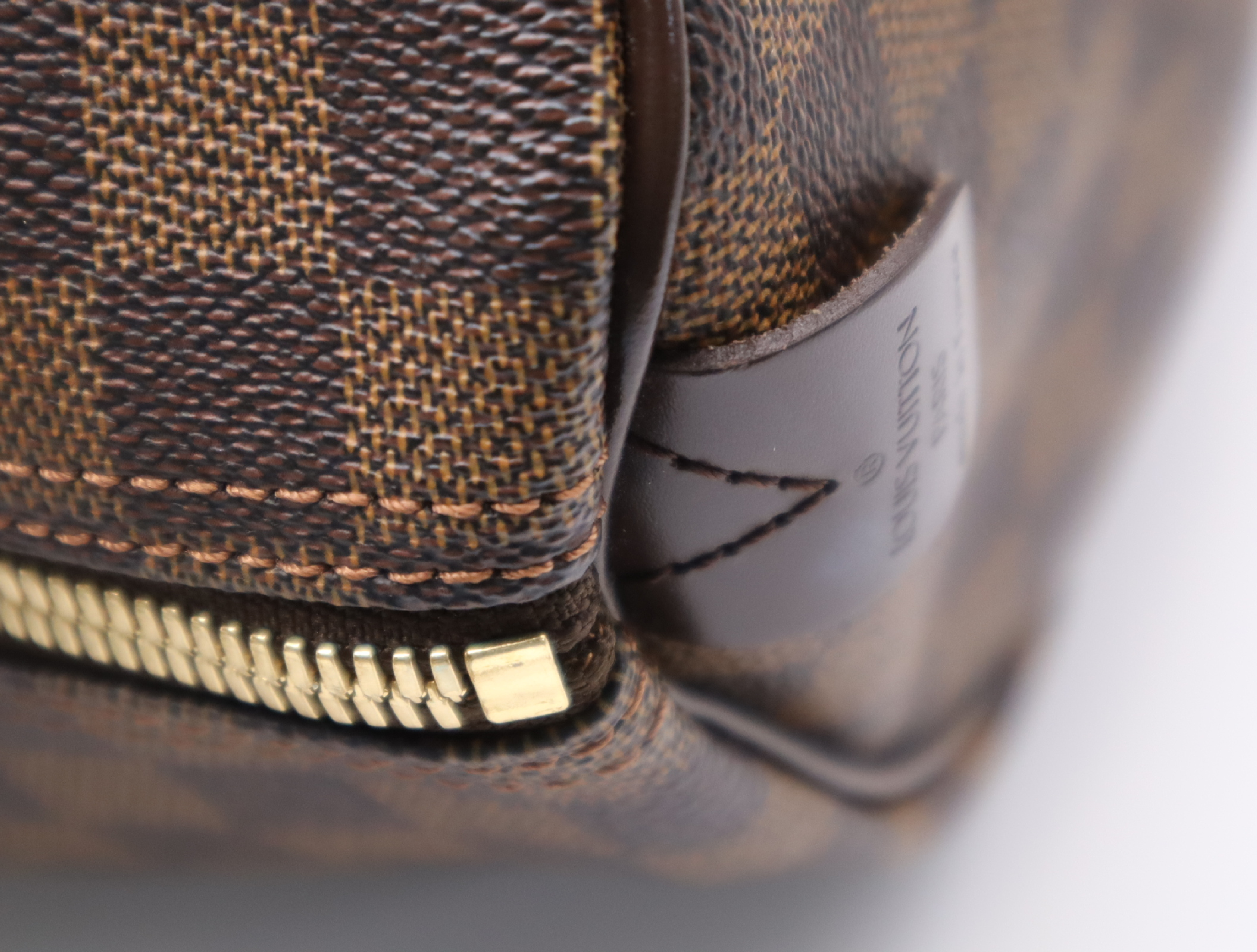 N41427 Damier Keepall 50 Boston bag with name tag, handle strap, and dust bag. — view 11