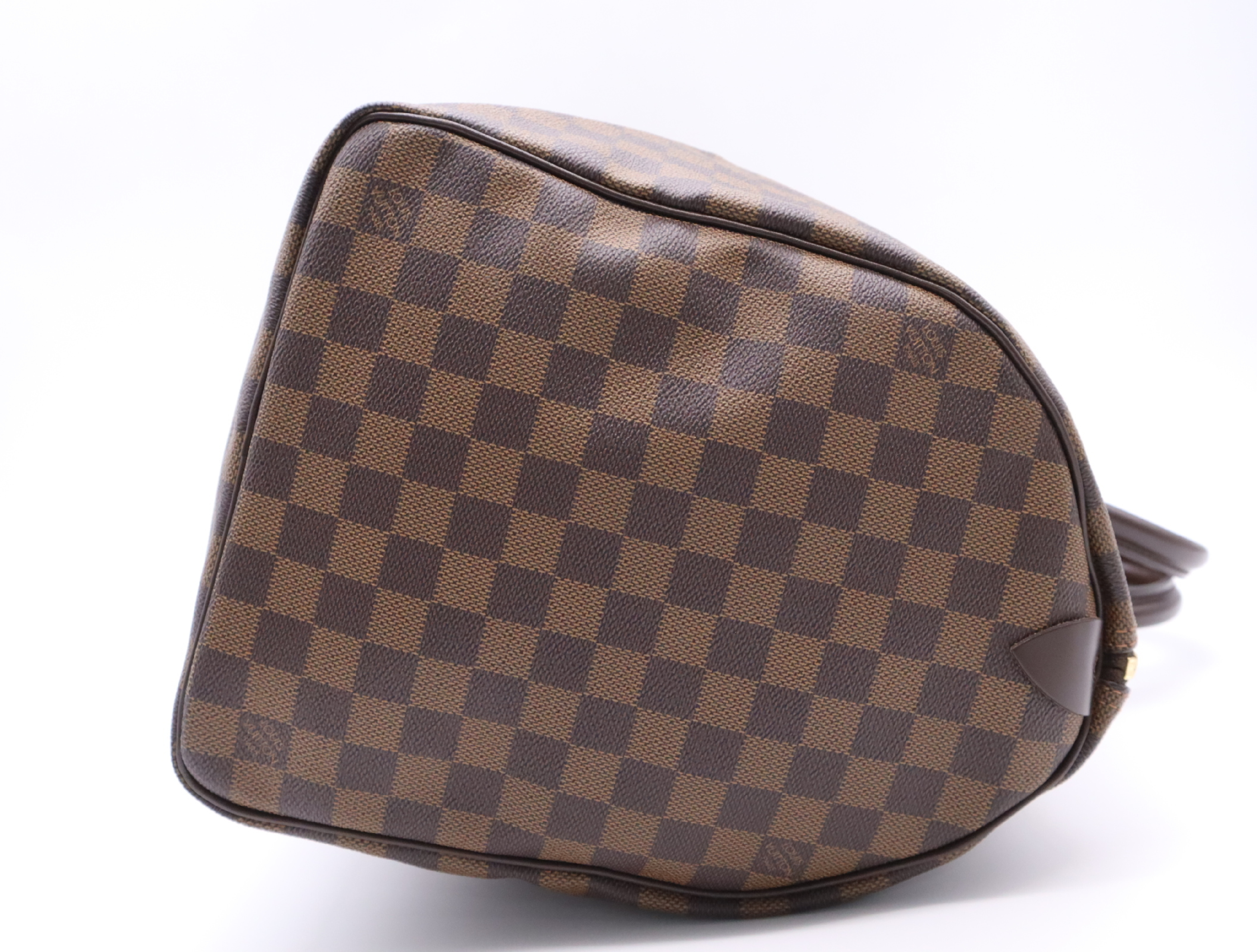 N41427 Damier Keepall 50 Boston bag with name tag, handle strap, and dust bag. — view 5