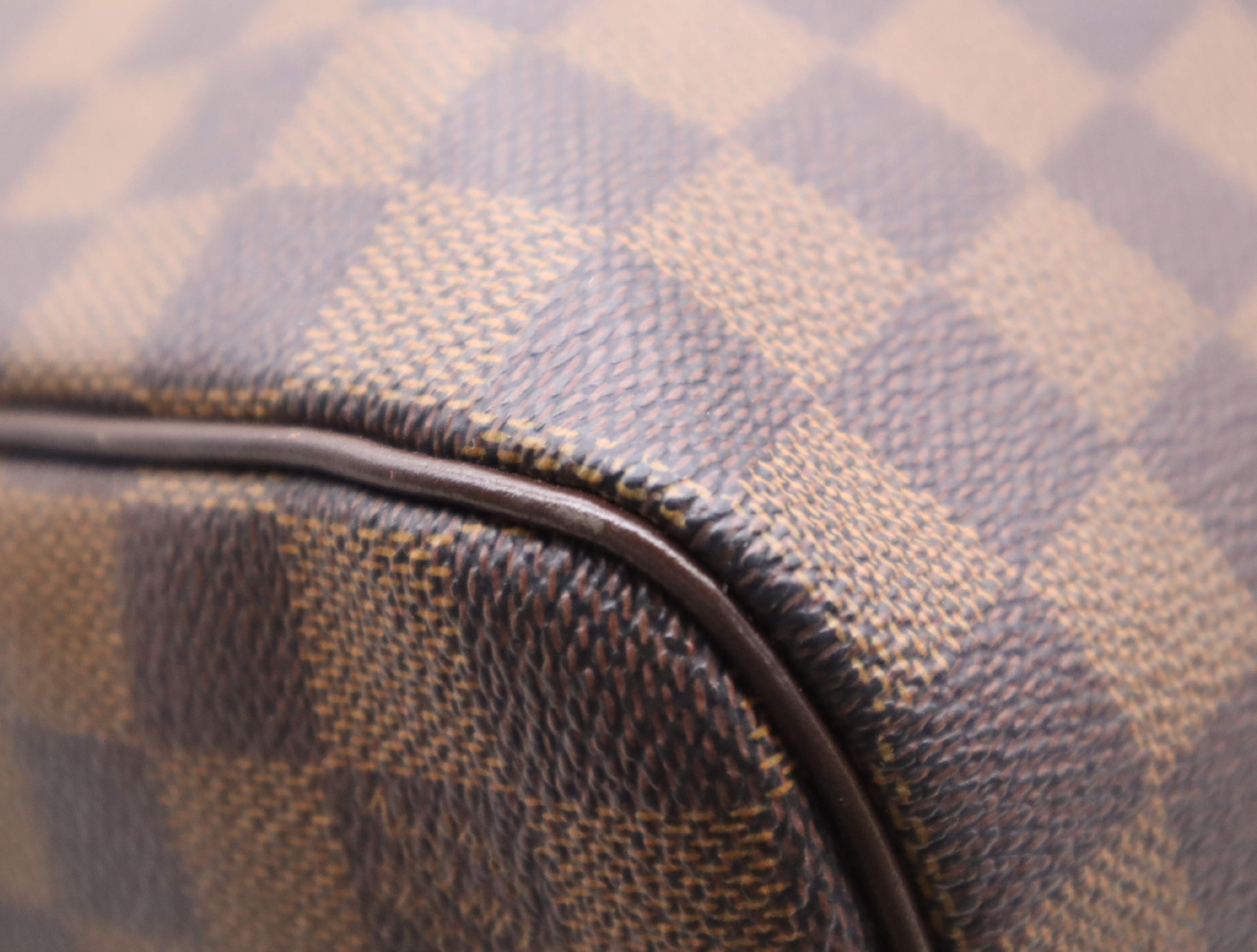 N41427 Damier Keepall 50 Boston bag with name tag, handle strap, and dust bag. — view 6