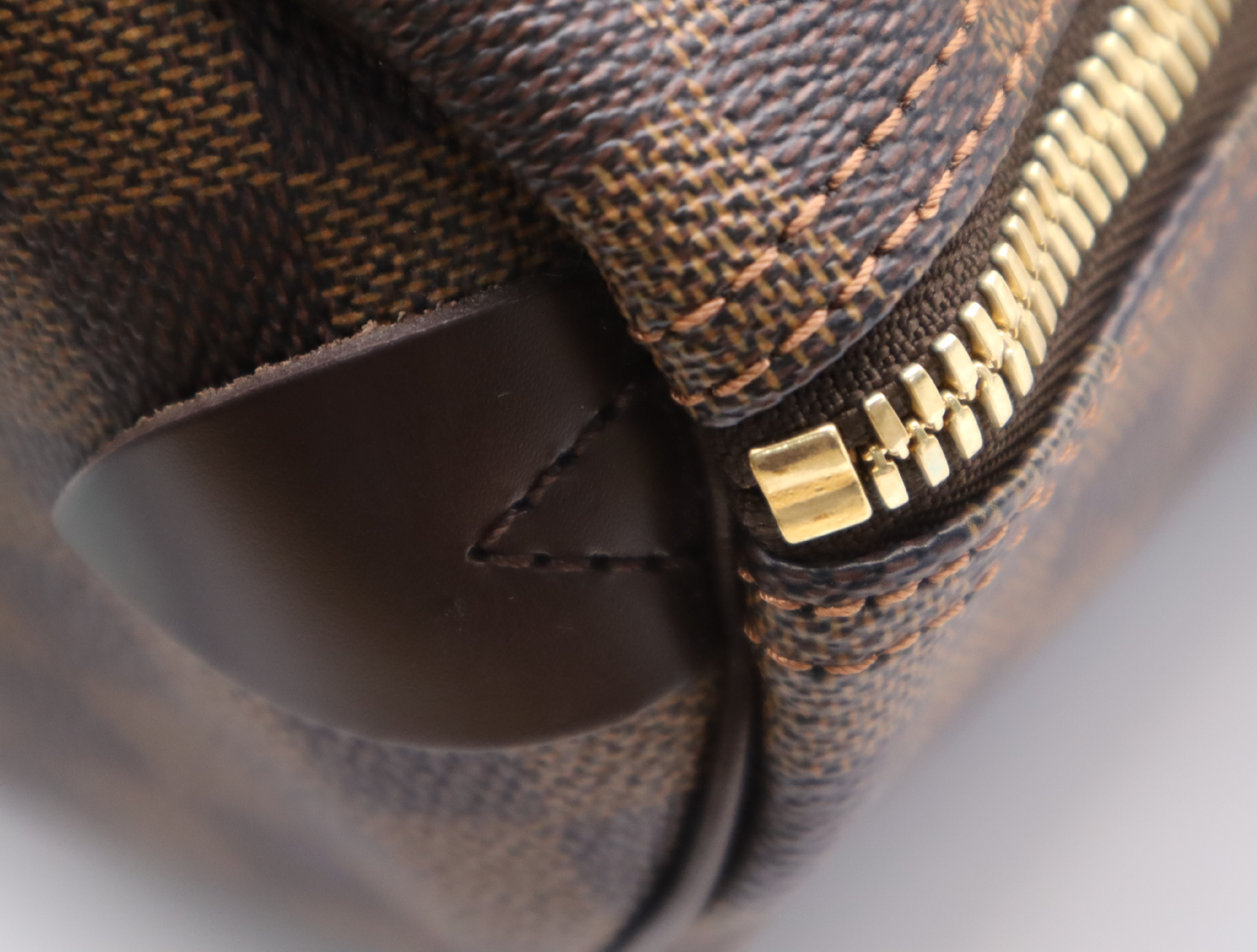 N41427 Damier Keepall 50 Boston bag with name tag, handle strap, and dust bag. — view 8