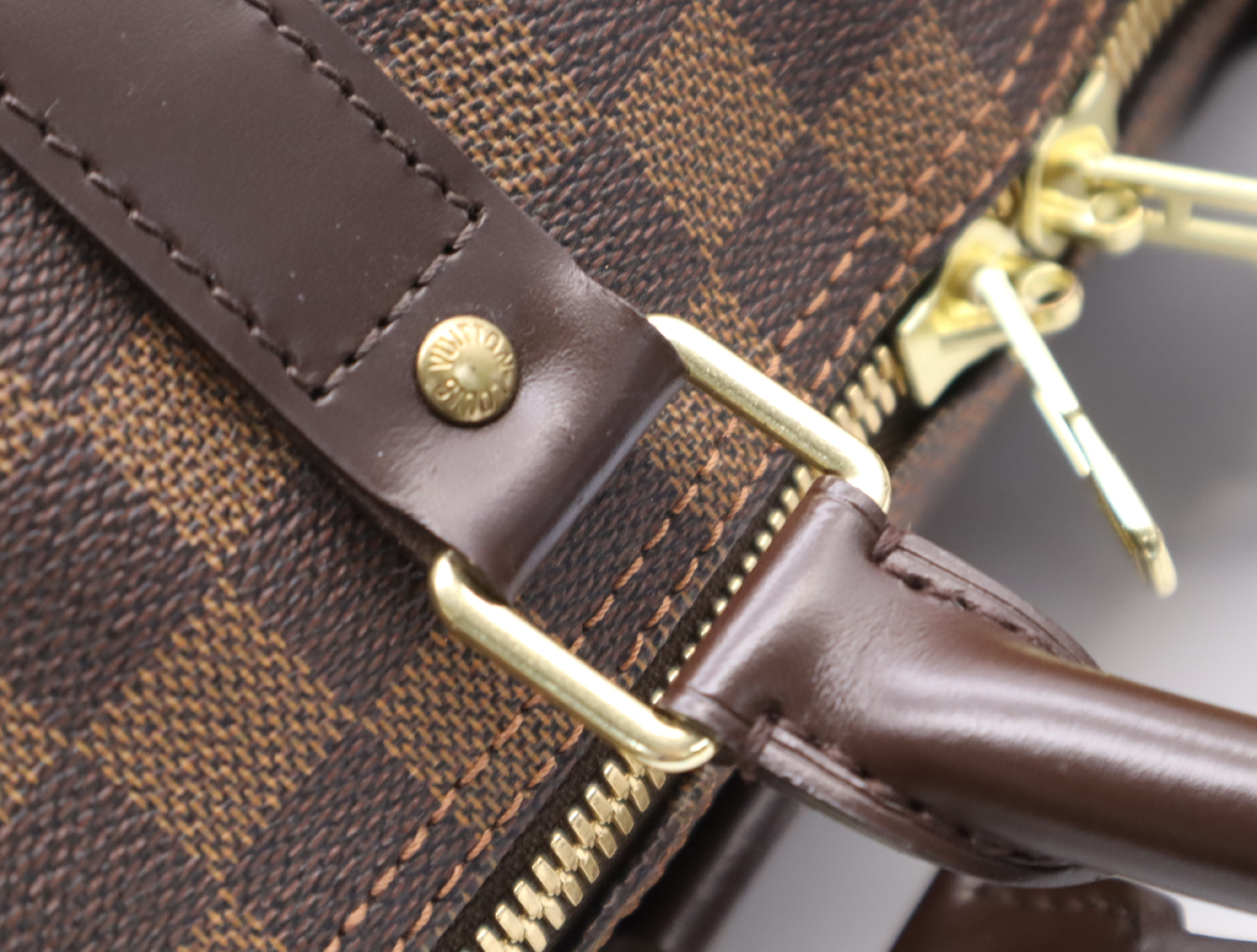 N41427 Damier Keepall 50 Boston bag with name tag, handle strap, and dust bag. — view 9