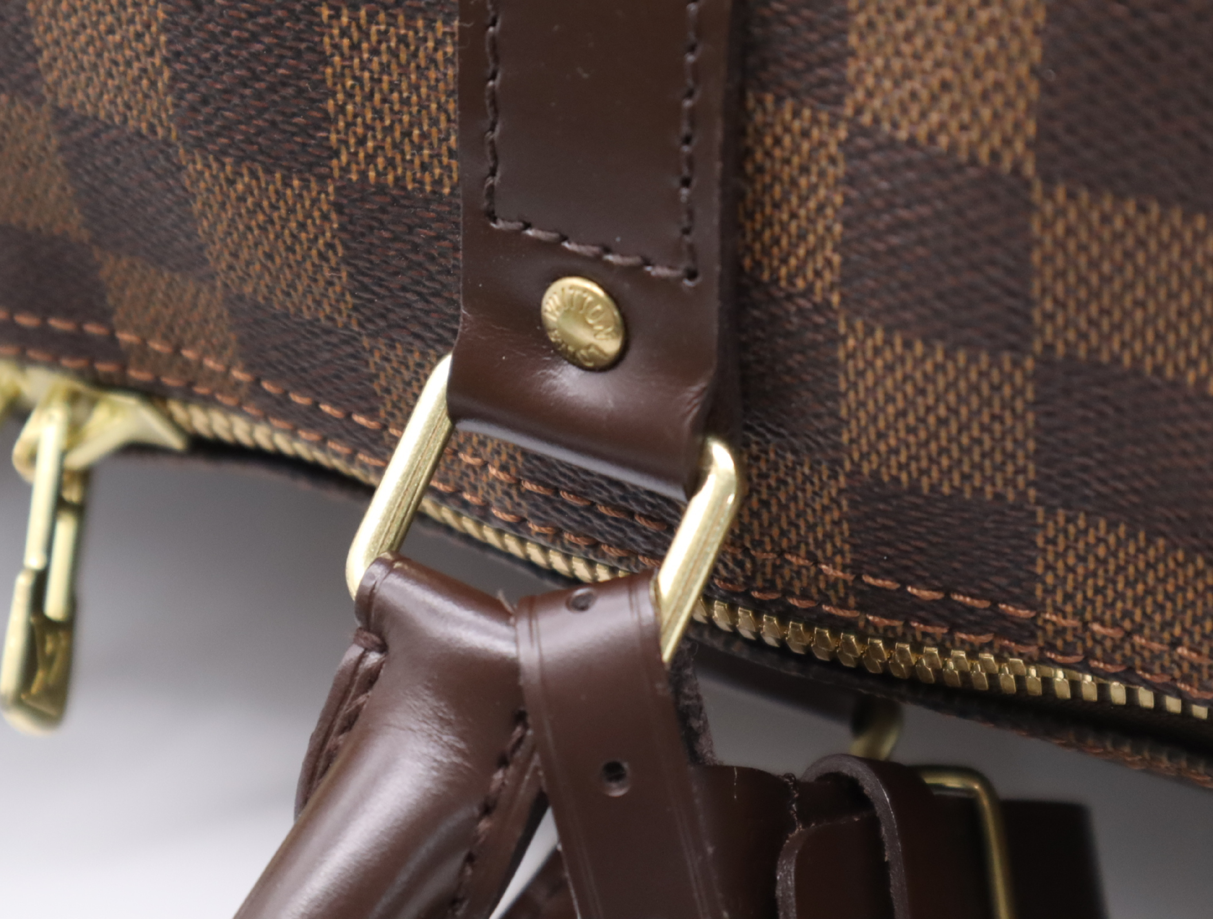 N41427 Damier Keepall 50 Boston bag with name tag, handle strap, and dust bag. — view 10