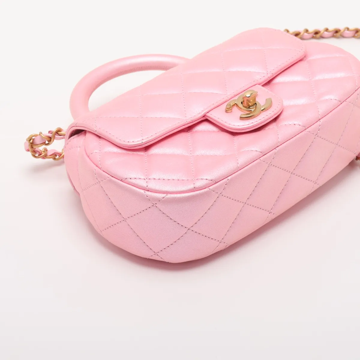 [Individually packaged] Chanel Matelassé Lambskin 2-Way Handbag, Pink with Gold Hardware, L14NH82A, Random Plate — view 4