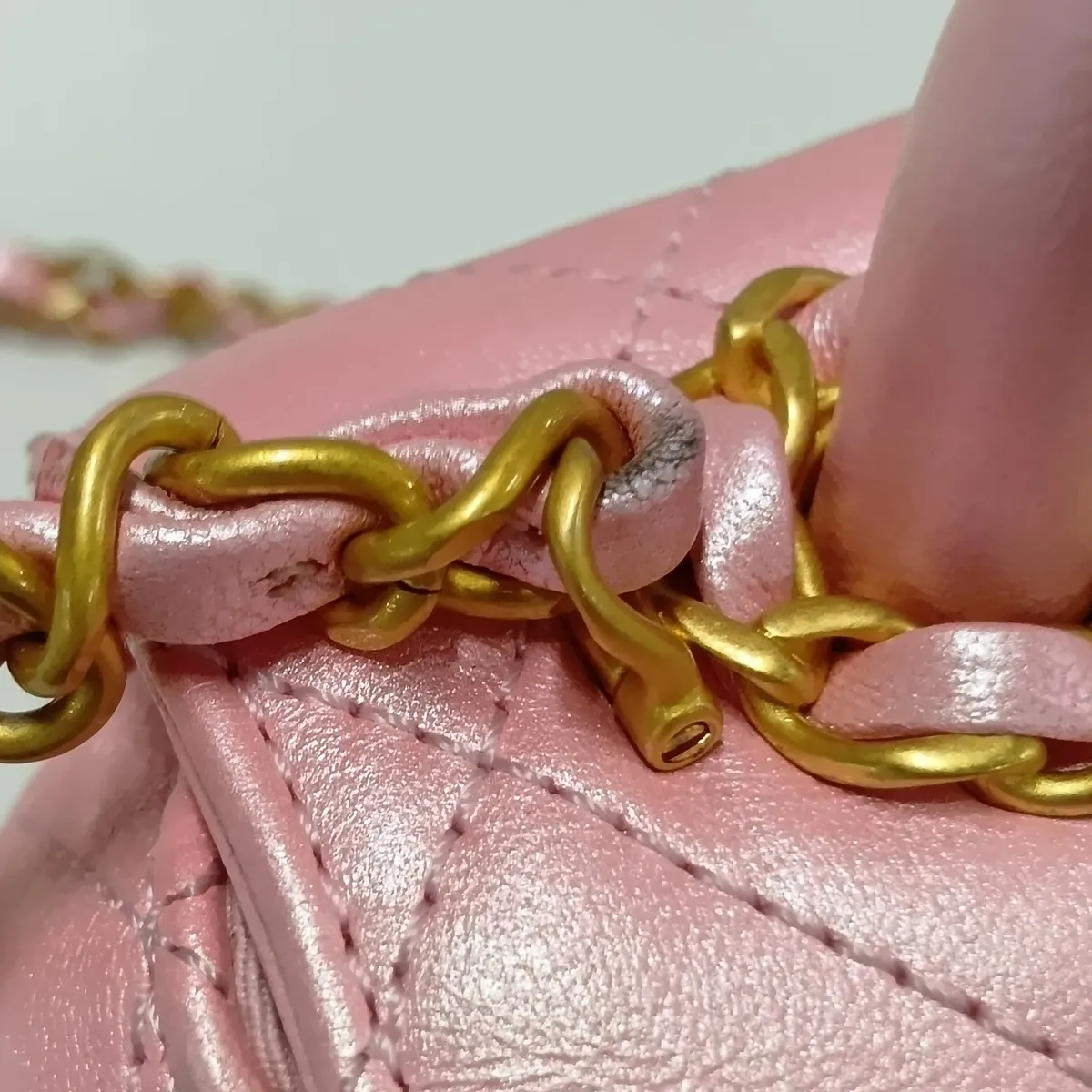 [Individually packaged] Chanel Matelassé Lambskin 2-Way Handbag, Pink with Gold Hardware, L14NH82A, Random Plate — view 9