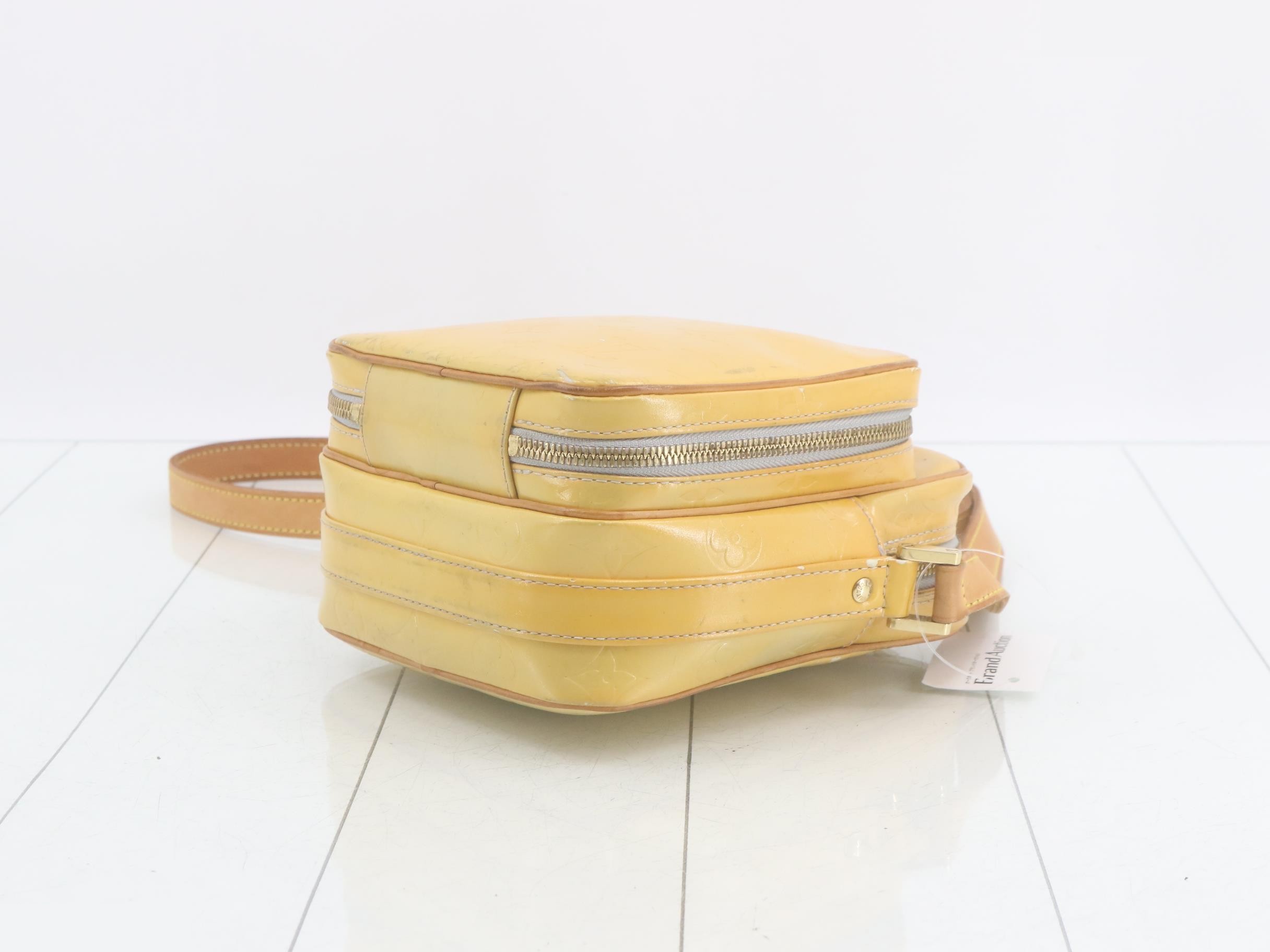 Vernis Worcester Shoulder Bag — view 6