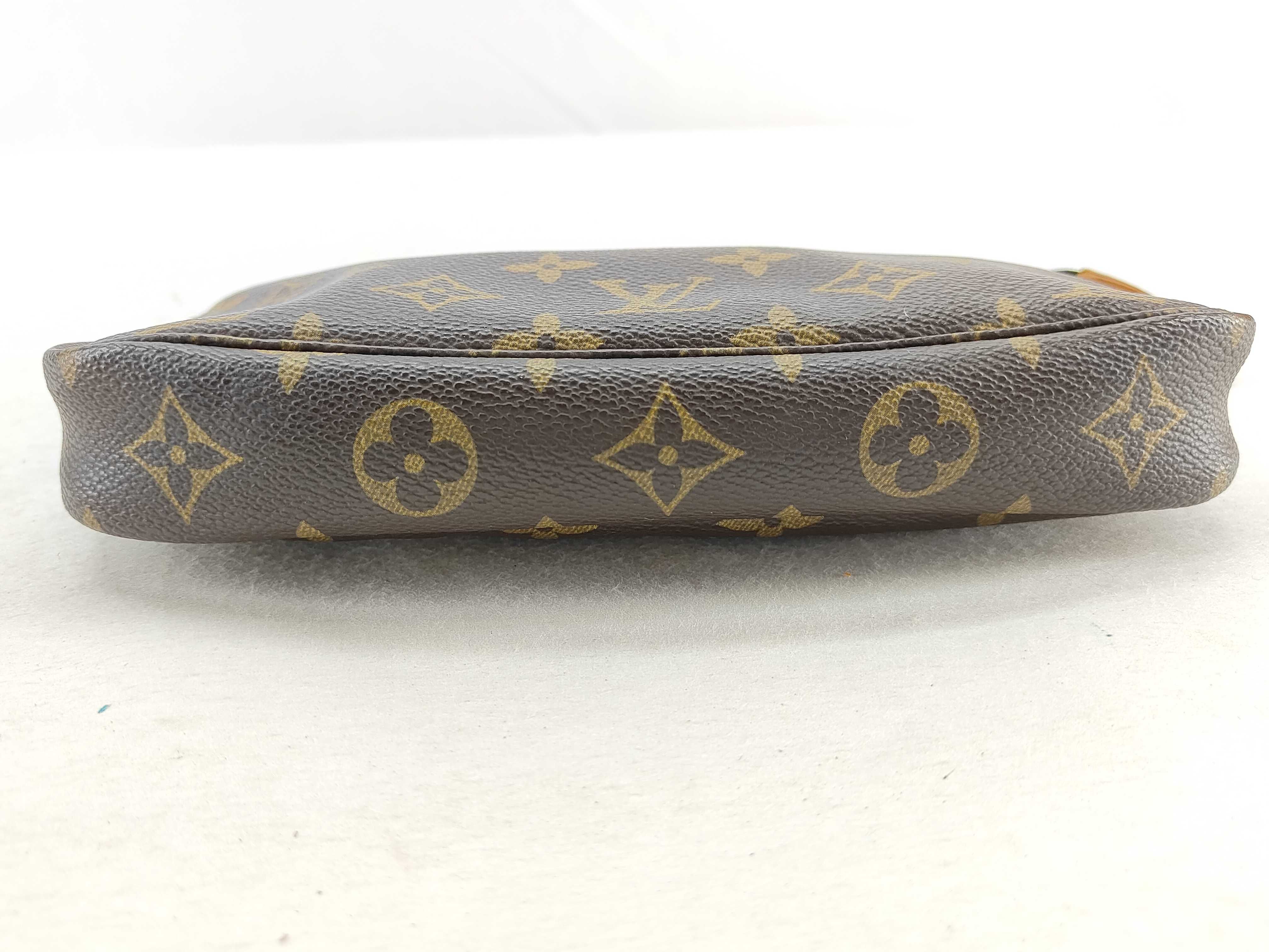Monogram — view 11