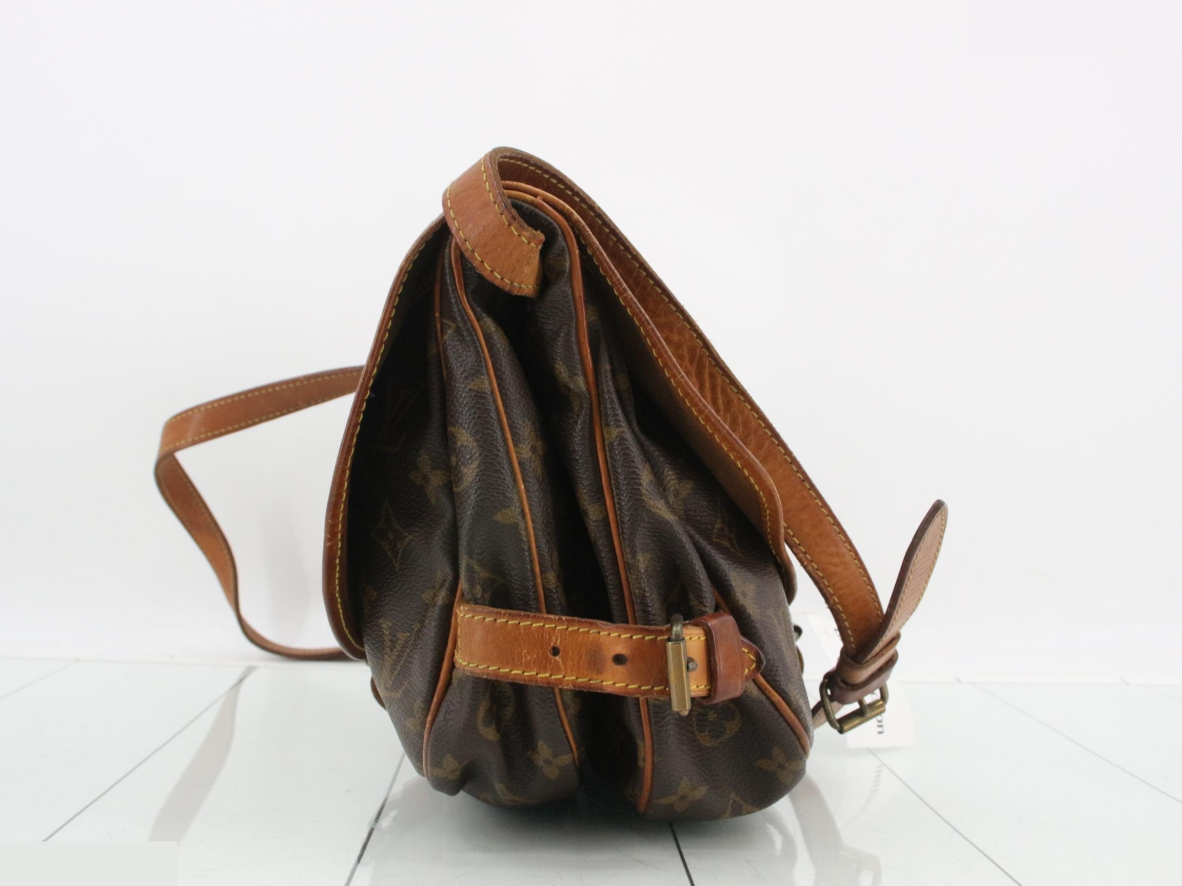 M42256 Monogram Saumur 30 Shoulder Bag — view 4