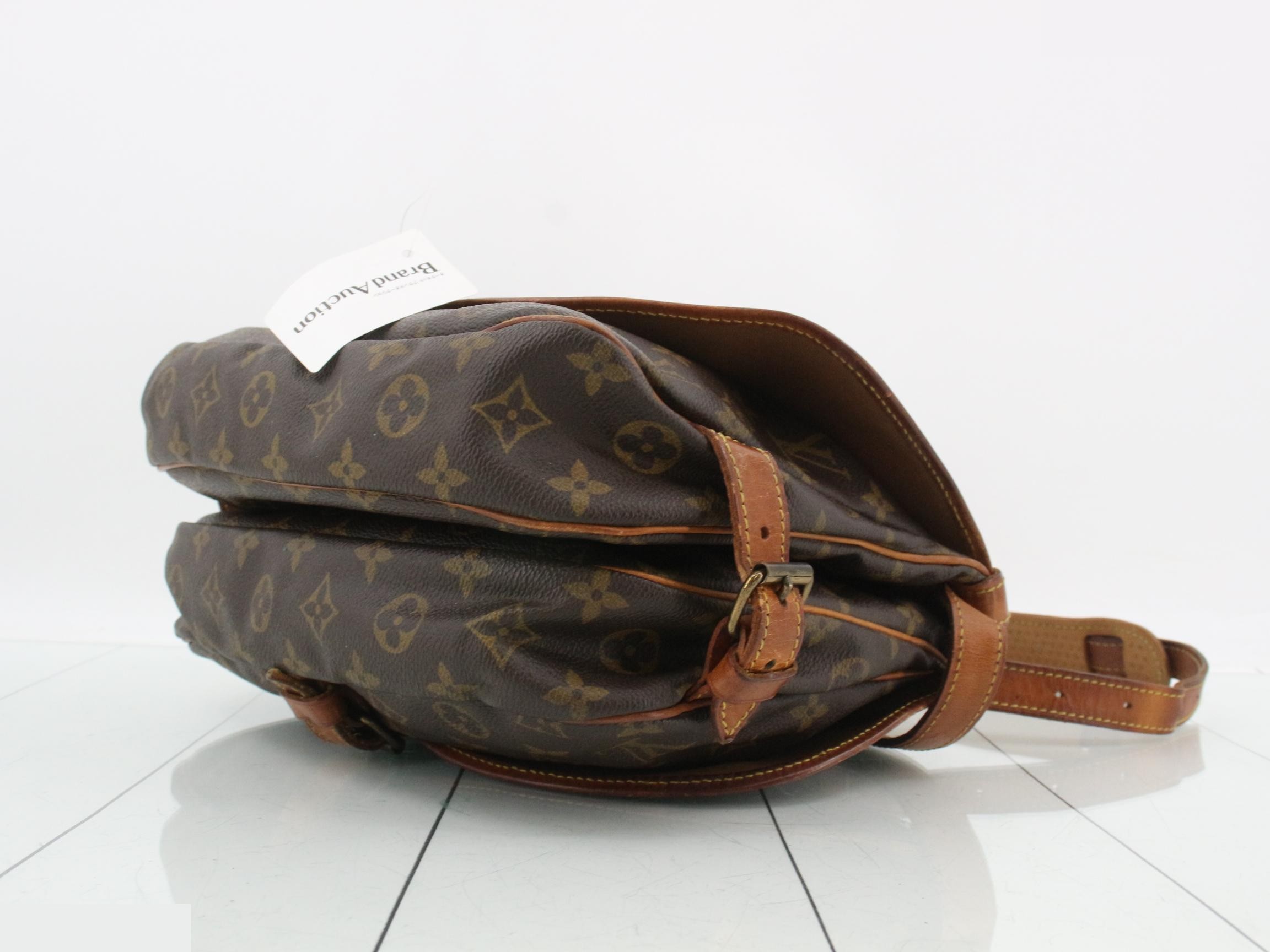 M42256 Monogram Saumur 30 Shoulder Bag — view 6