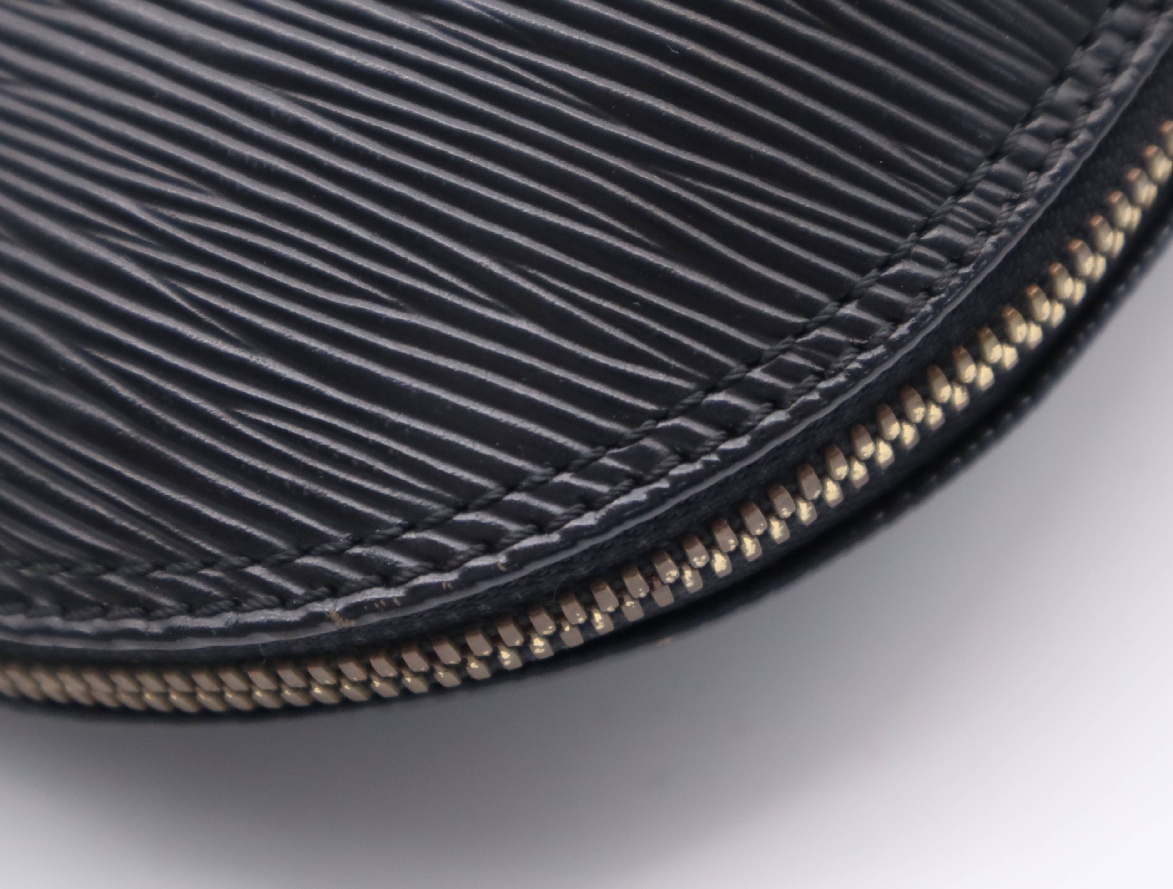 M52142 Epi Alma Noir Handbag — view 11