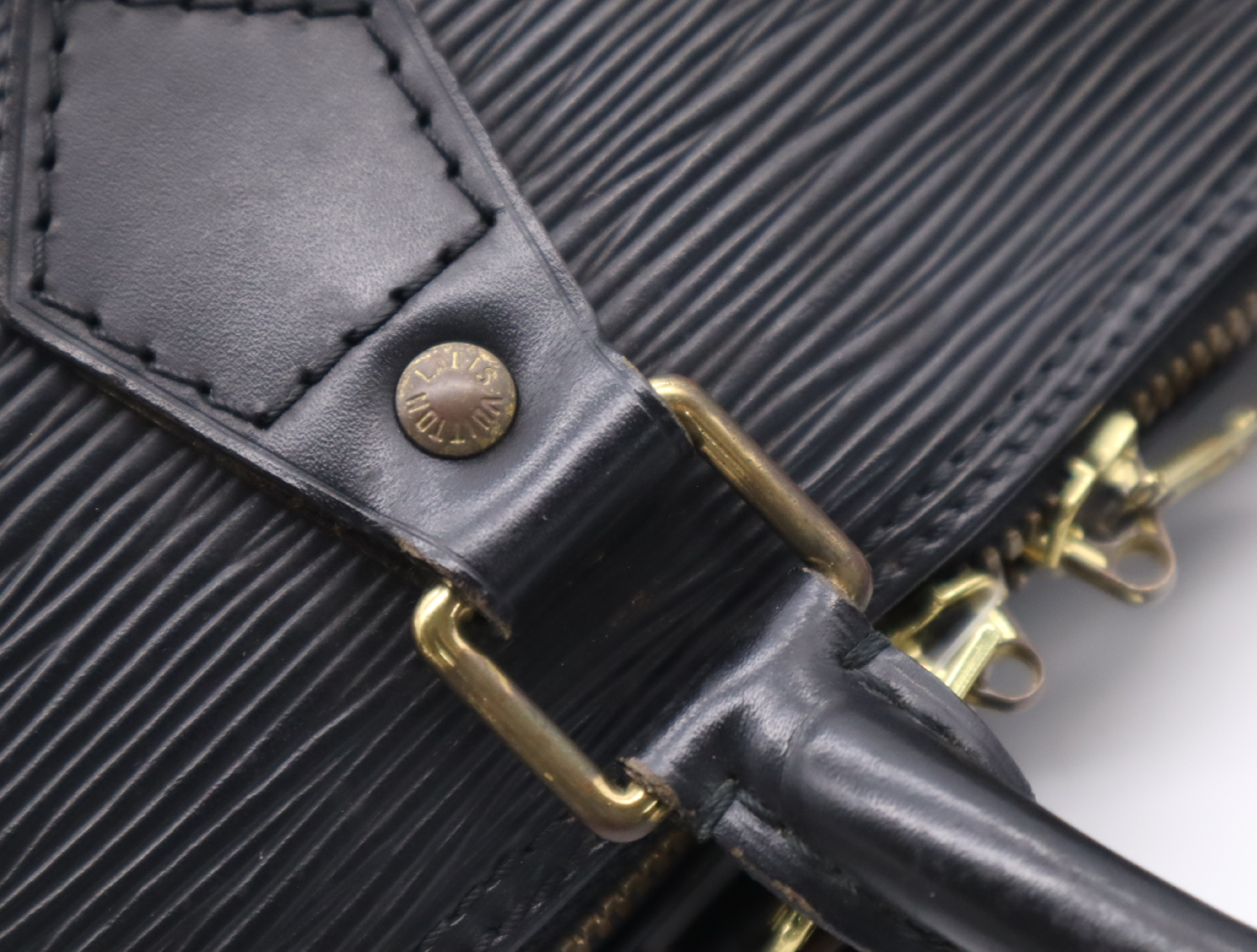 M52142 Epi Alma Noir Handbag — view 9