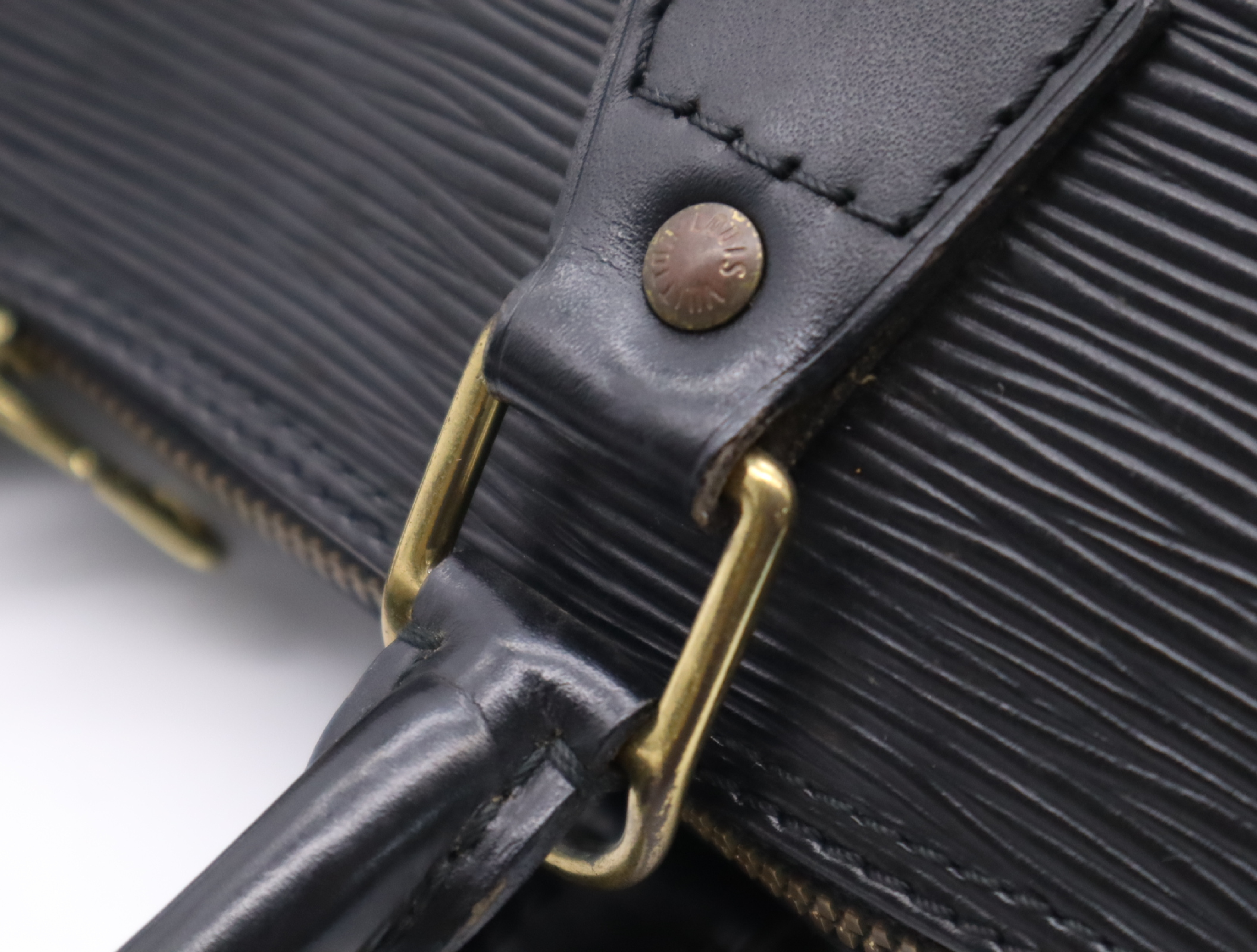 M52142 Epi Alma Noir Handbag — view 10