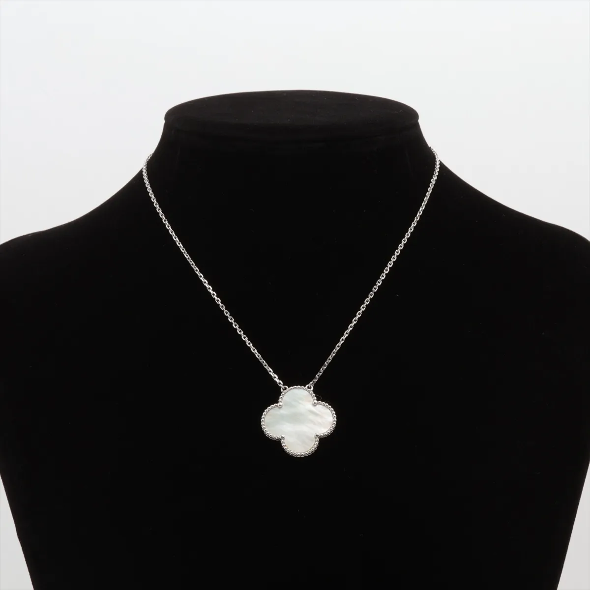 Magic Alhambra Shell Necklace 750(WG) 10.6g BL245996 Shell — view 5