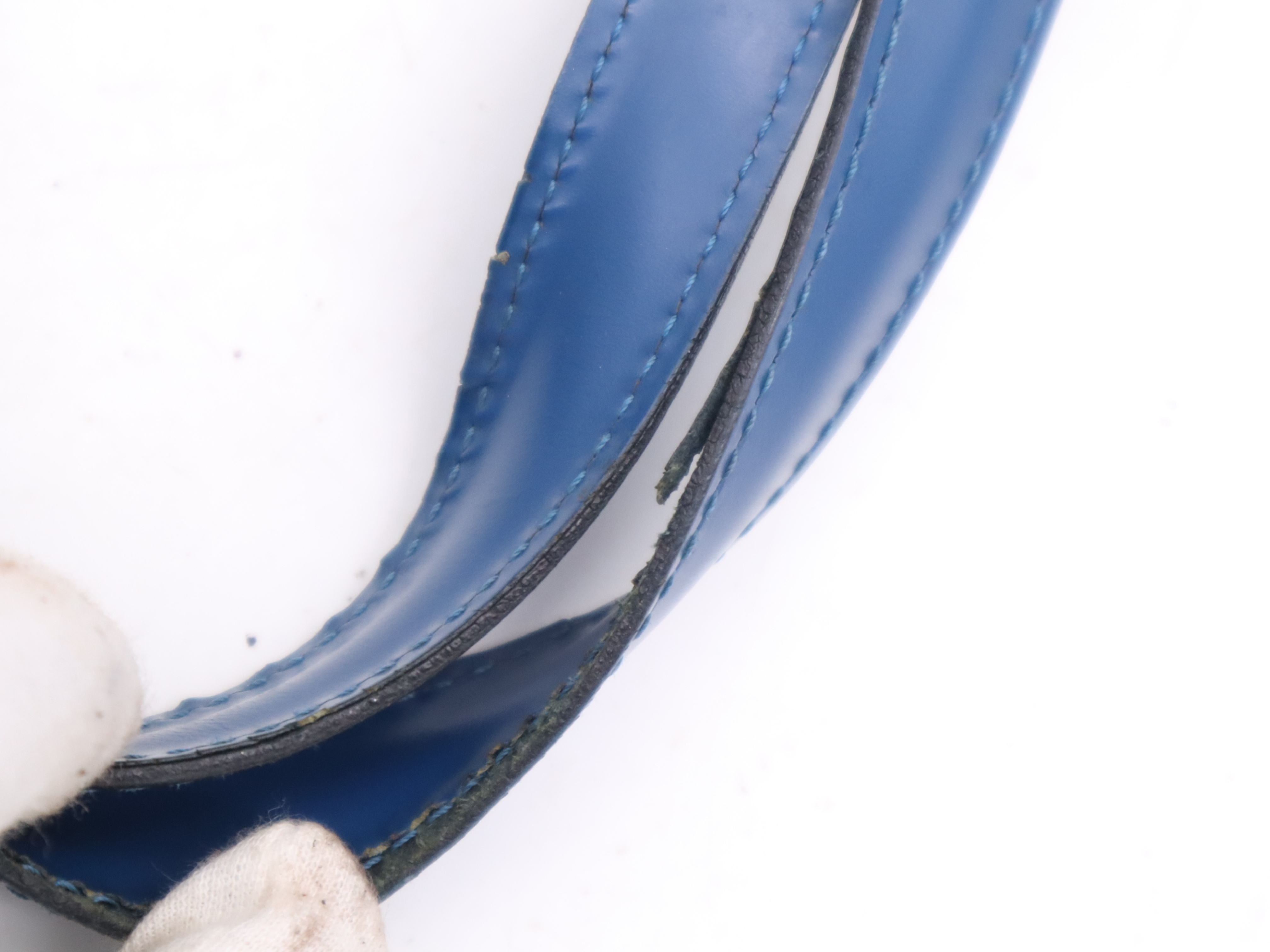 M52275 Epi Saint Jacques Toledo Blue Handbag — view 9