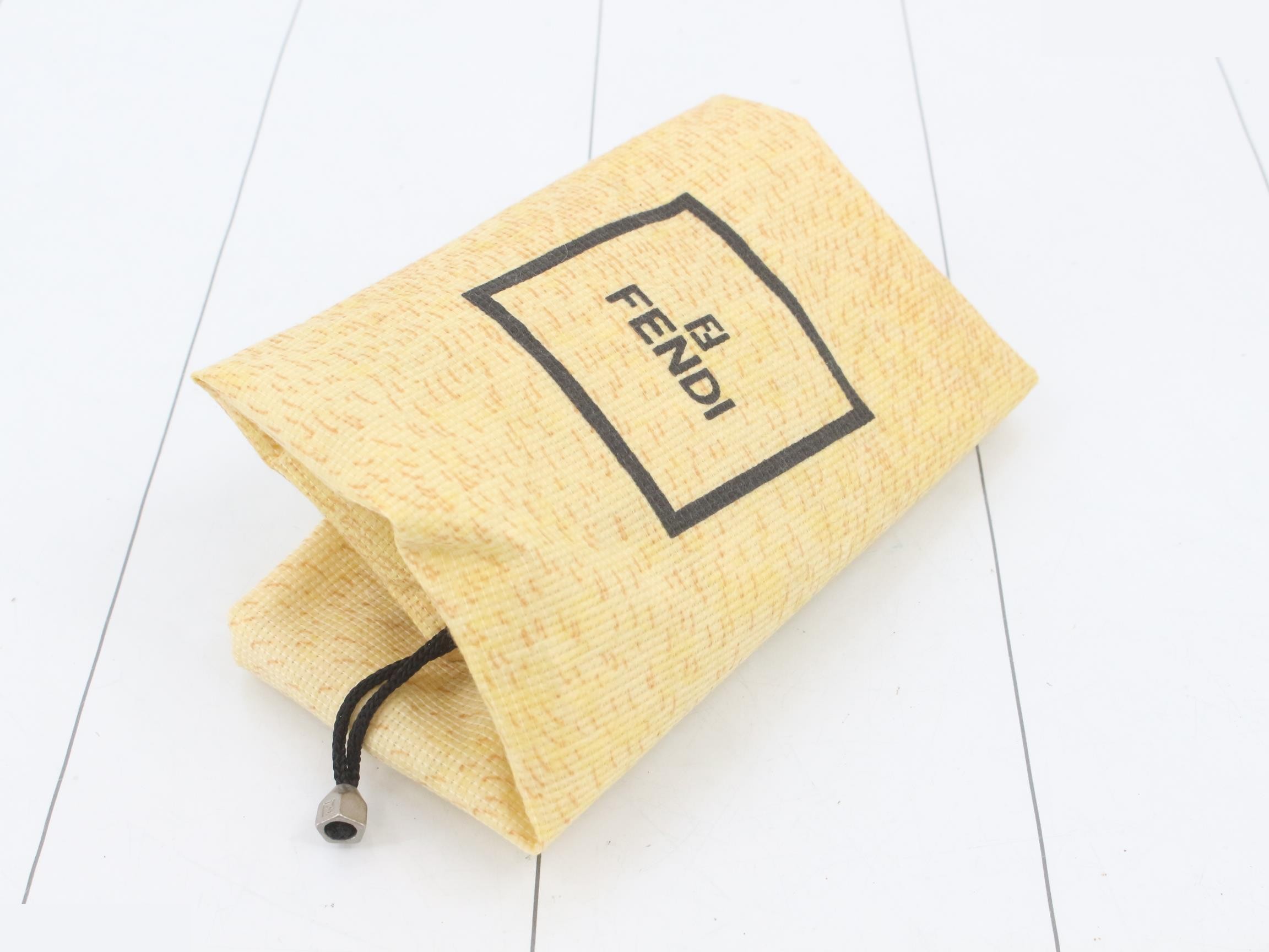 ZUCCA Mamma Bucket Canvas One-Shoulder Bag — view 7