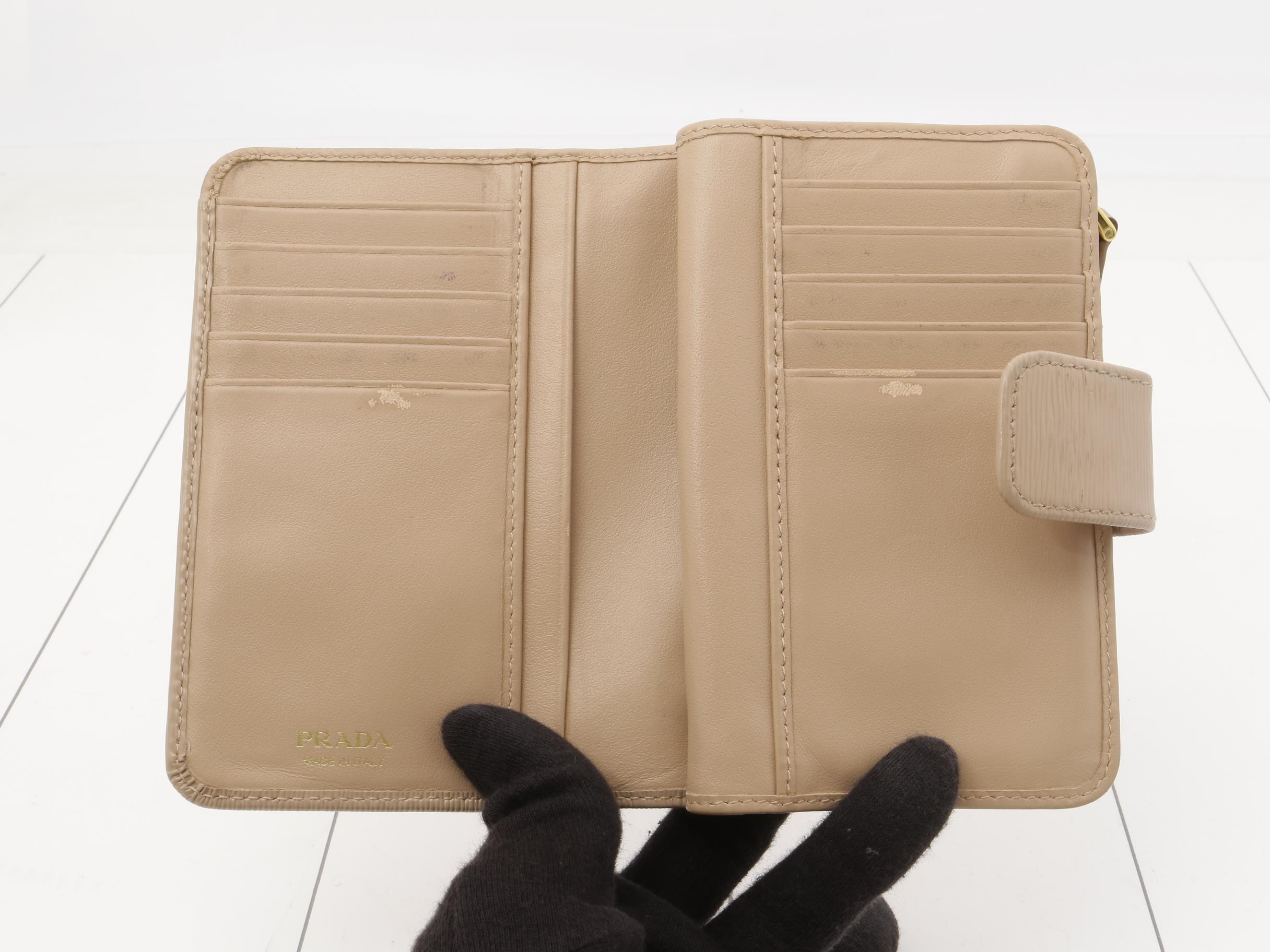 wallet — view 4