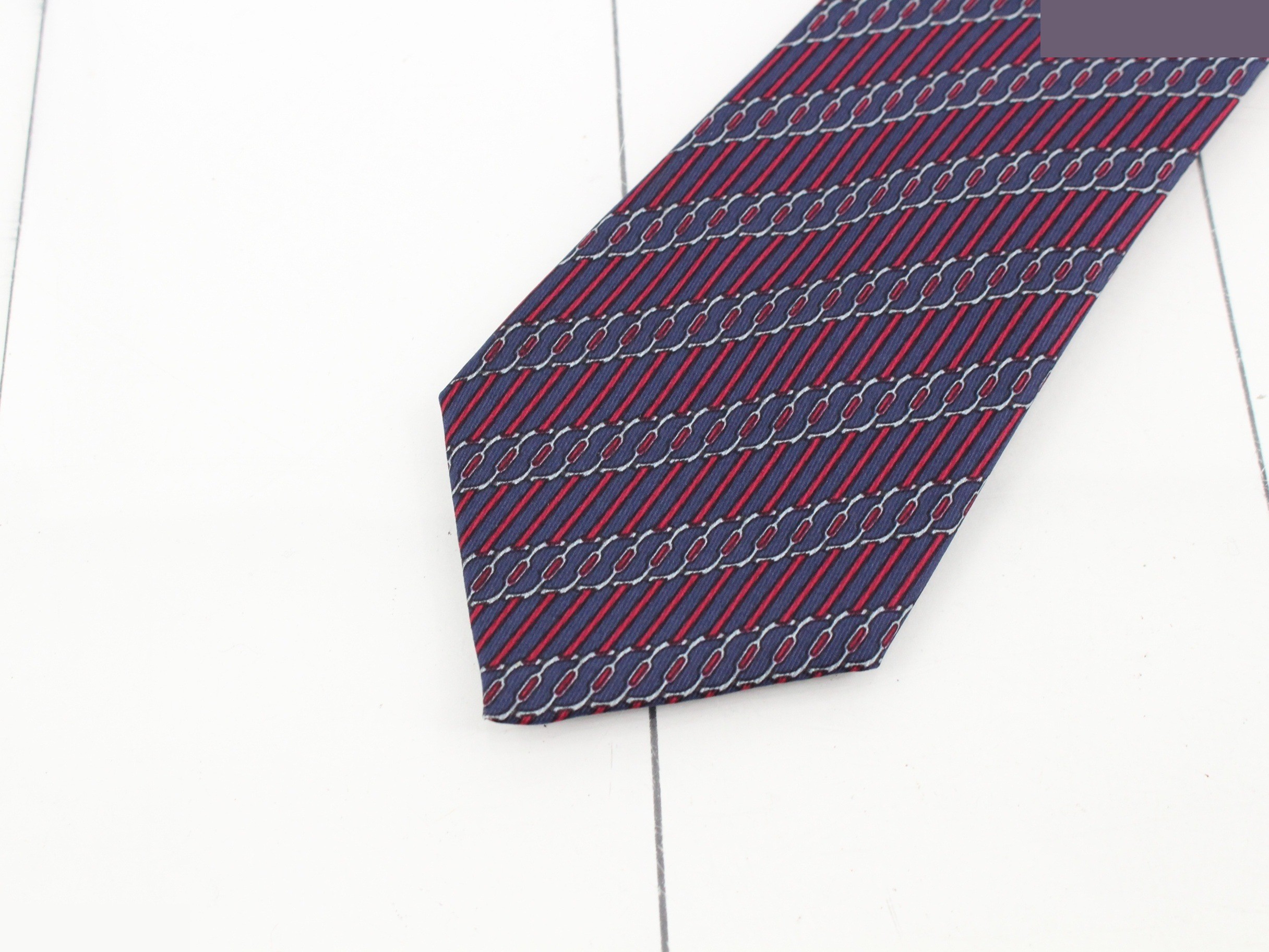 silk chain pattern tie — view 3