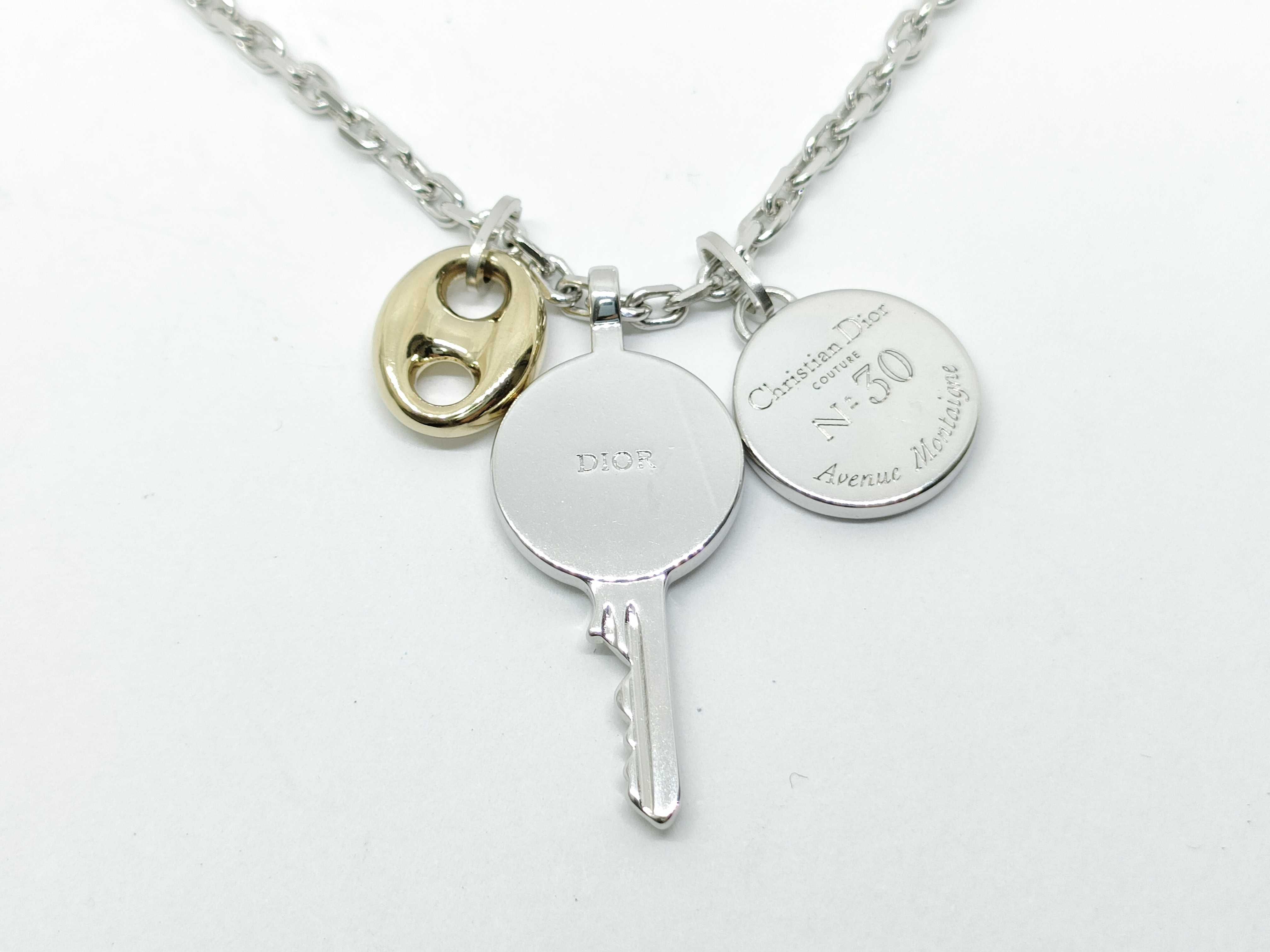 Montaigne Medallion Necklace 17.3g Necklace — view 2