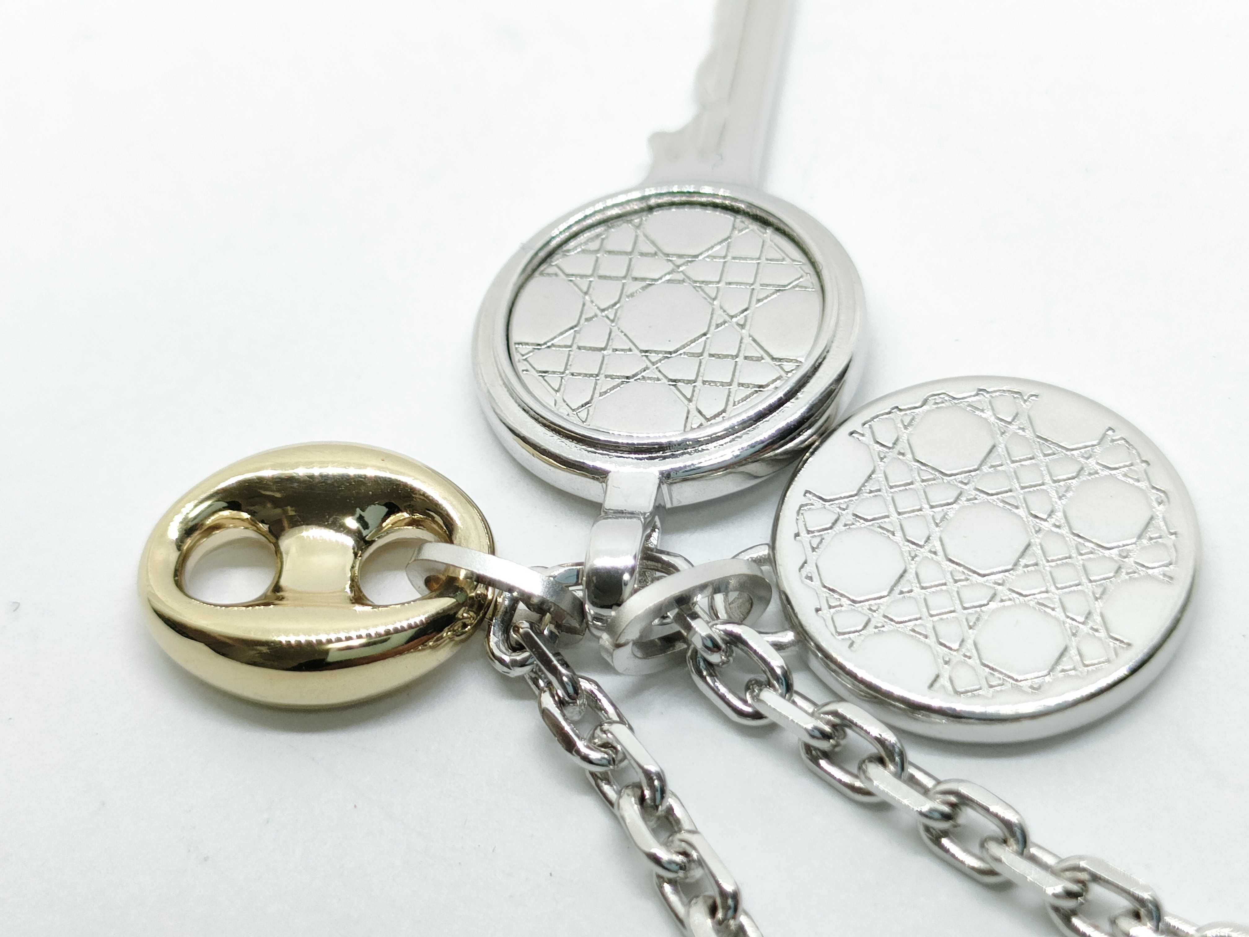 Montaigne Medallion Necklace 17.3g Necklace — view 9