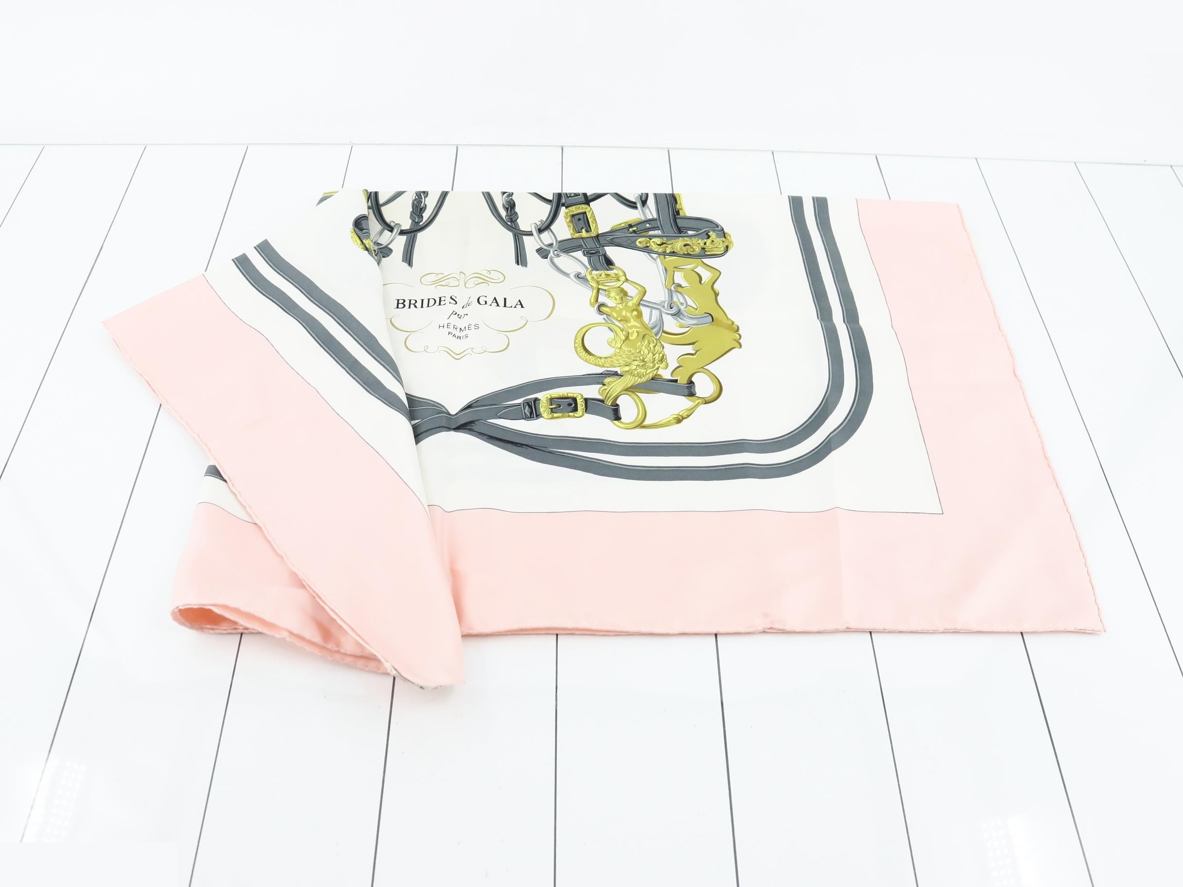 scarf — view 3