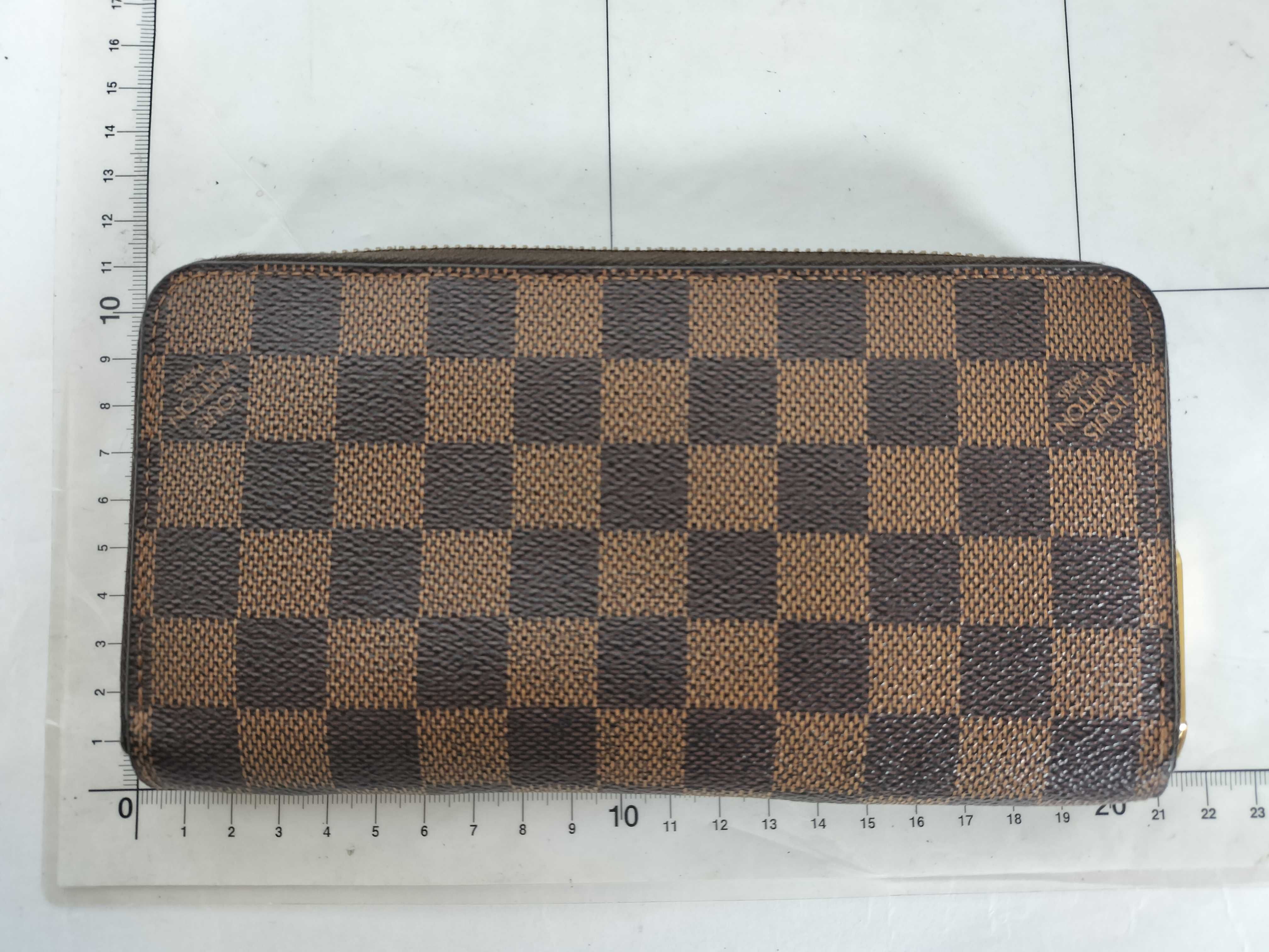 Damier Louis Vuitton Zippy Wallet — view 2