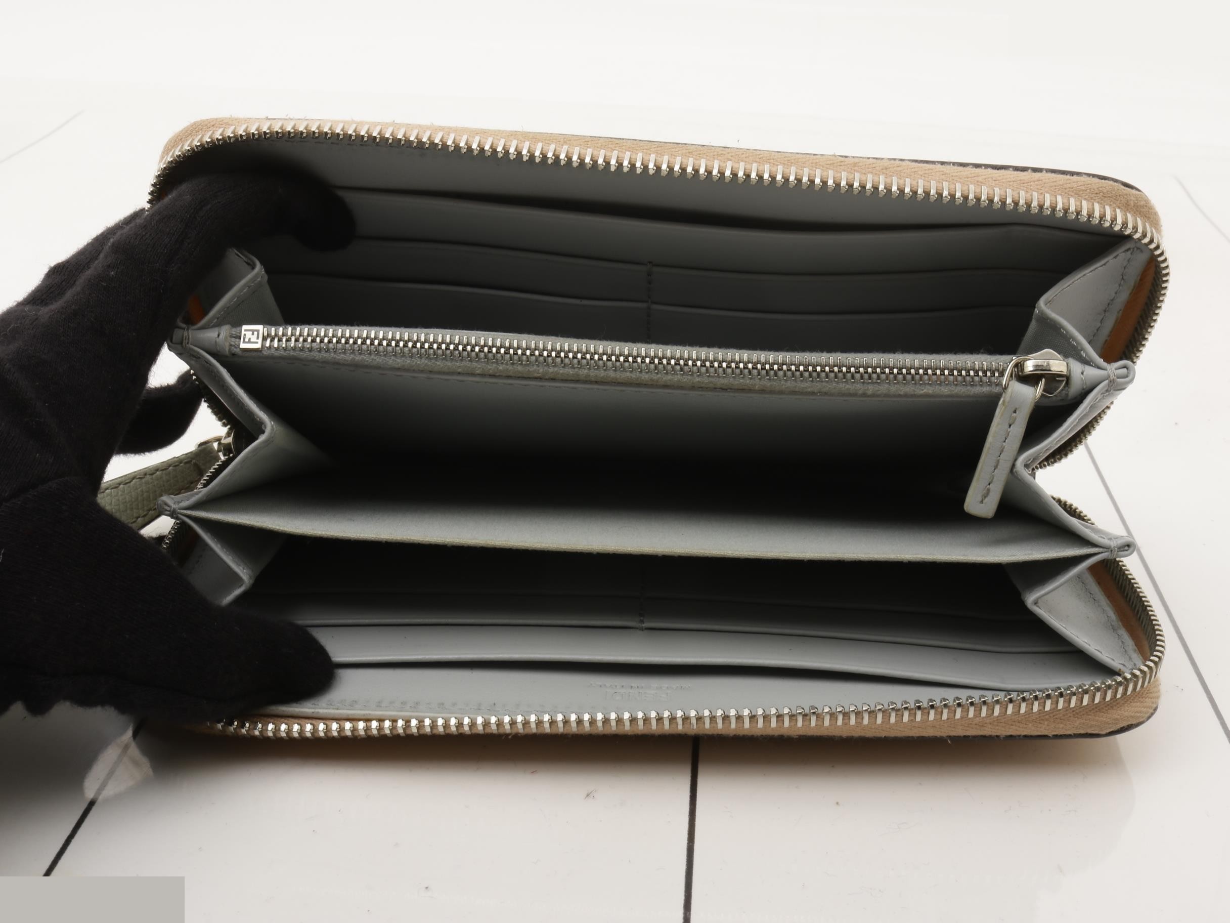 Bugs Eye Round Zipper Long Wallet — view 4