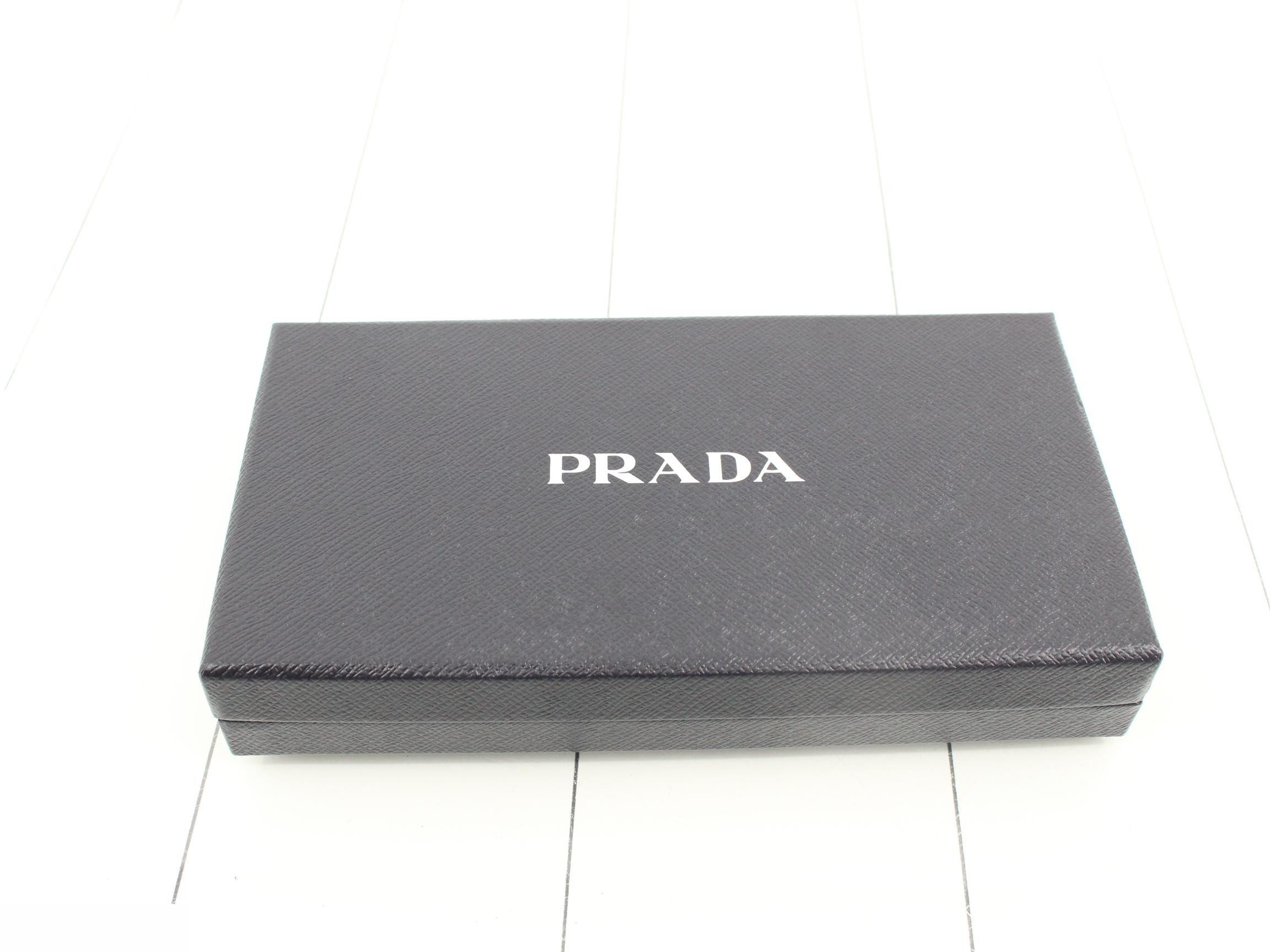 Saffiano leather, triangular logo, zippy wallet, with box. — view 5