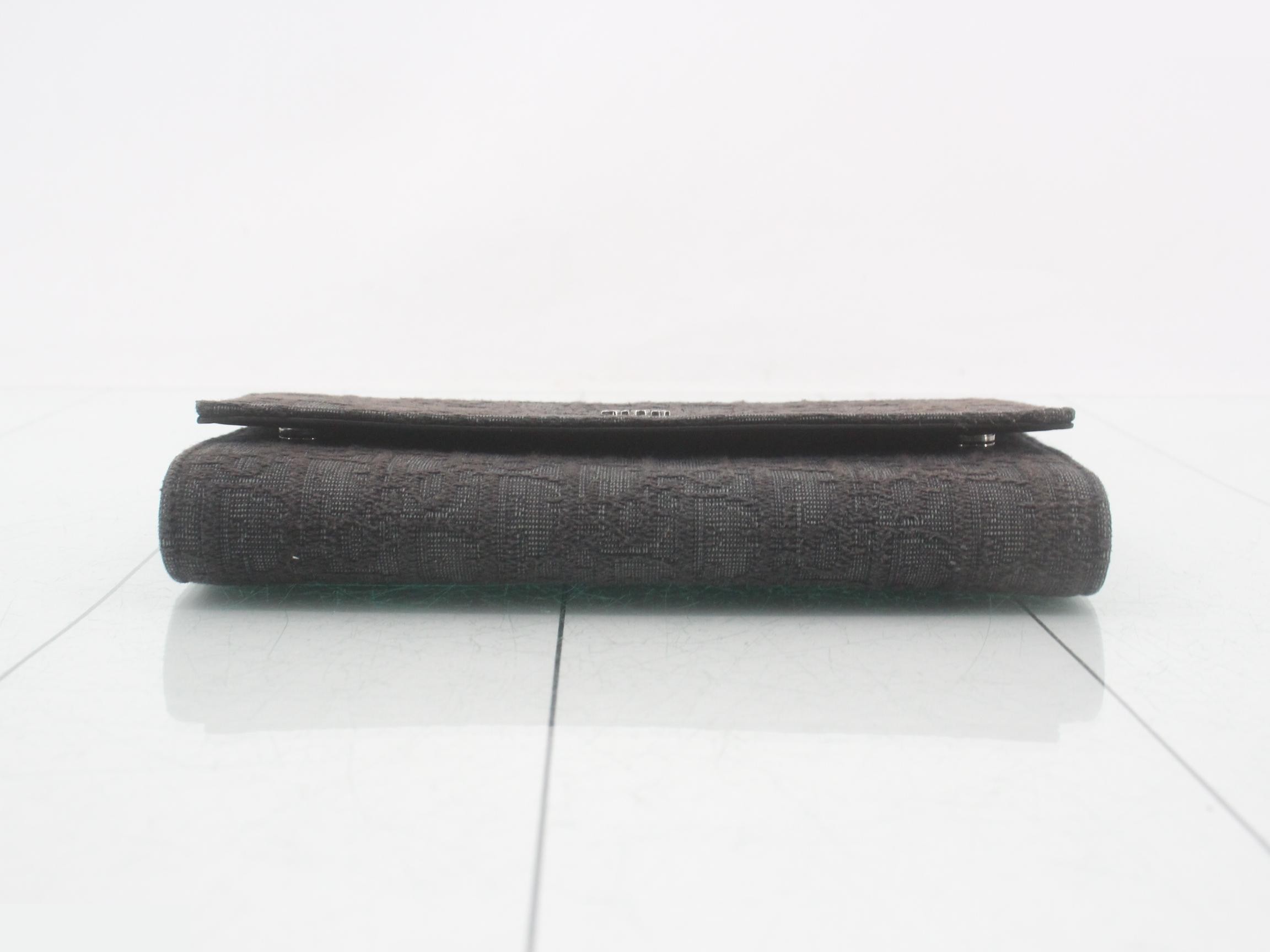 Other lines: Bags and Wallets — view 3