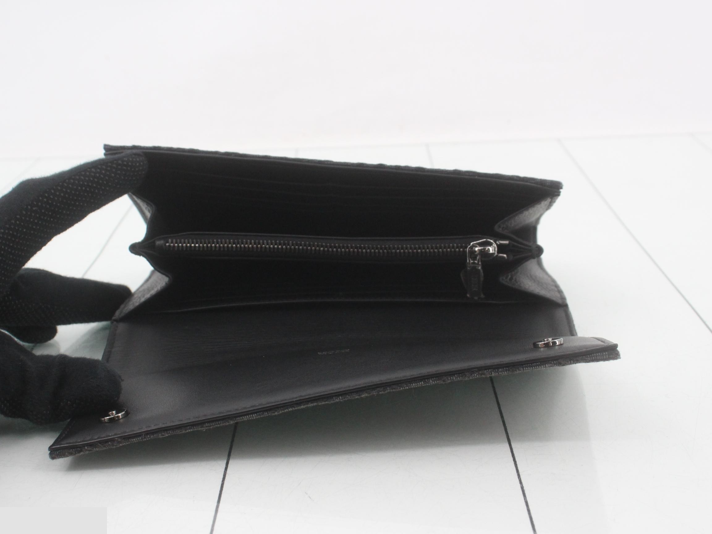 Other lines: Bags and Wallets — view 4