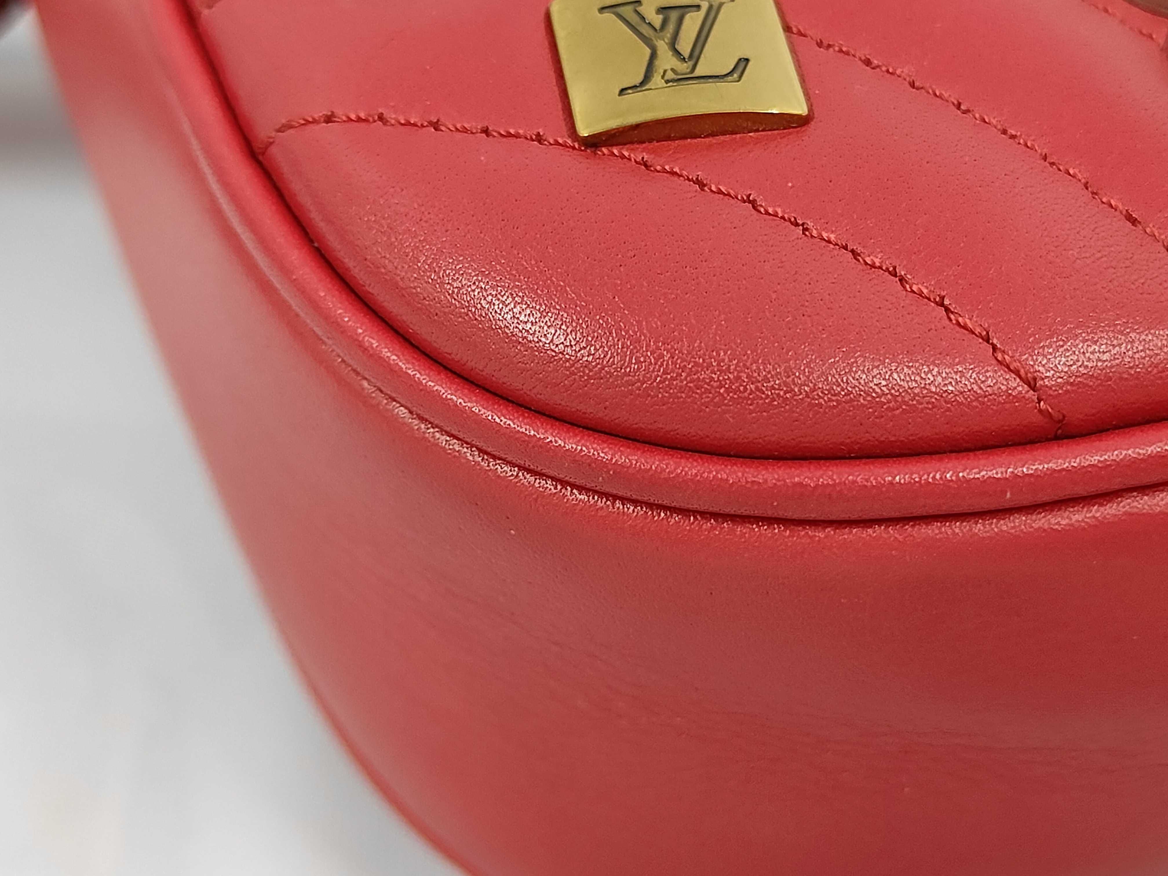 LV Love Lock New Wave Heart Bag Shoulder Bag — view 4