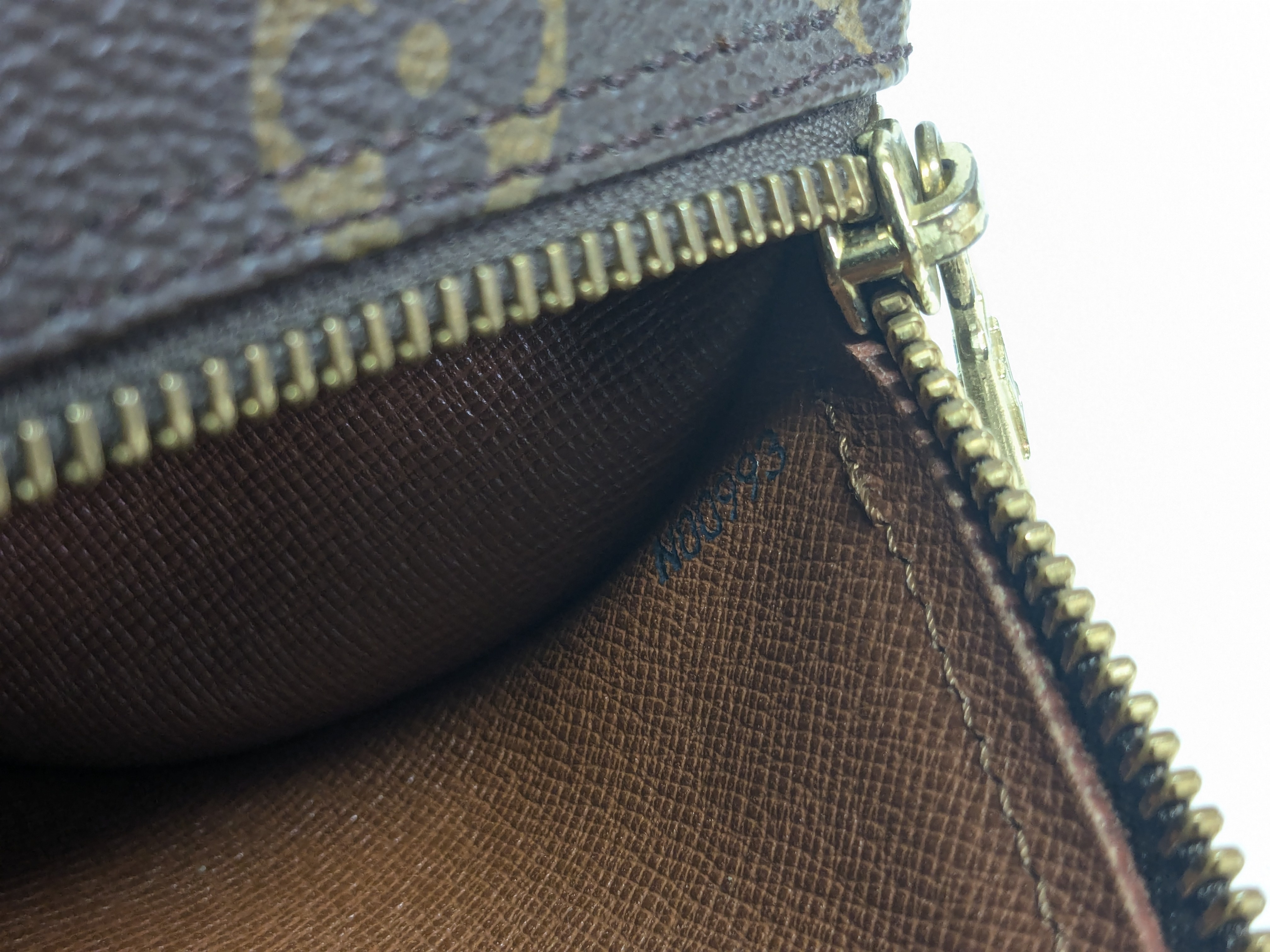 LV Monogram Papillon 26 Handbag — view 9