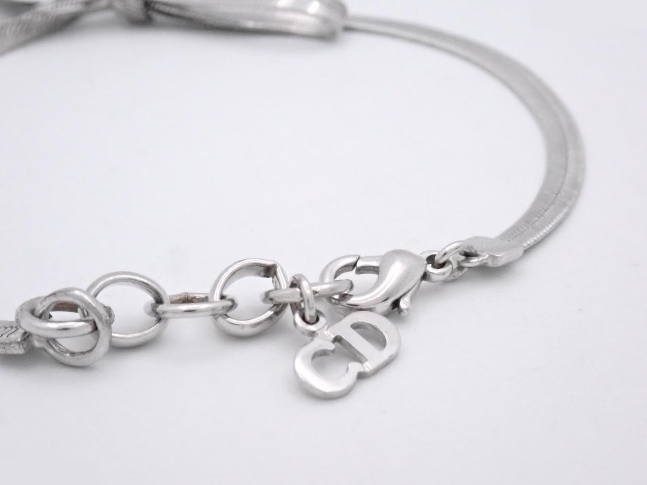 Other lines: Precious metal bracelets and bangles (metal), wrist circumference approximately 19 cm. — view 3