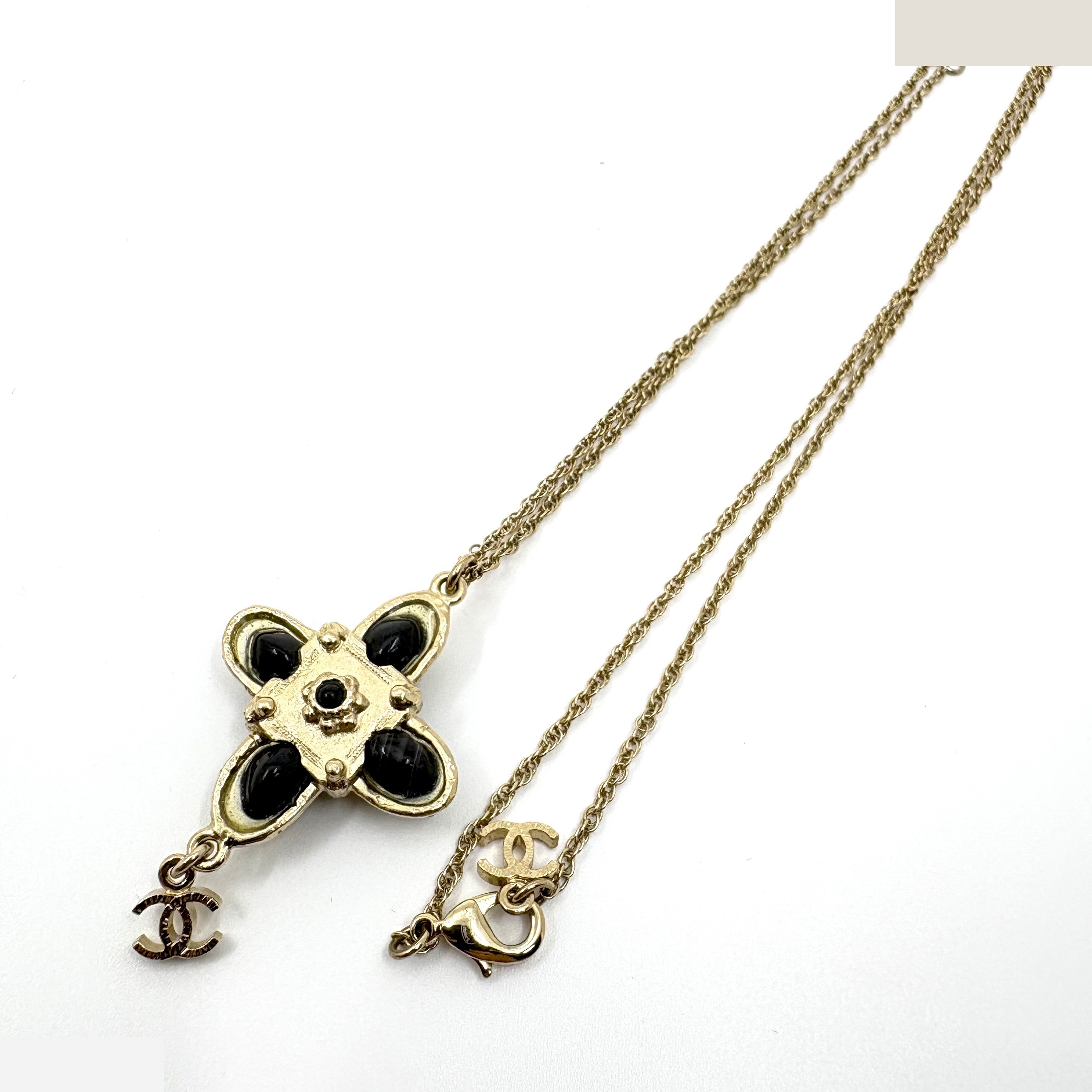 Icon Series (Precious Metals) Necklace/Pendant A18C — view 2