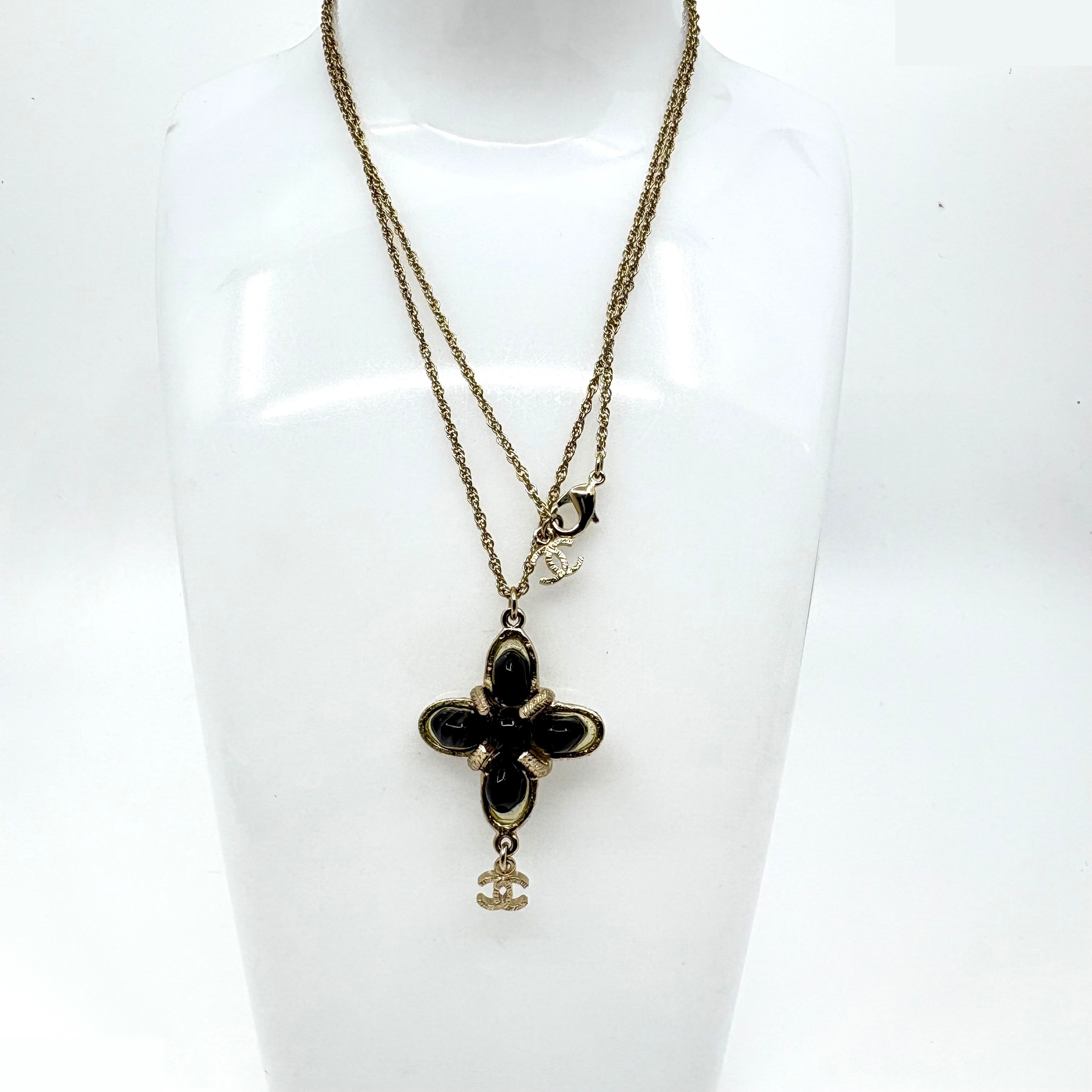 Icon Series (Precious Metals) Necklace/Pendant A18C — view 4