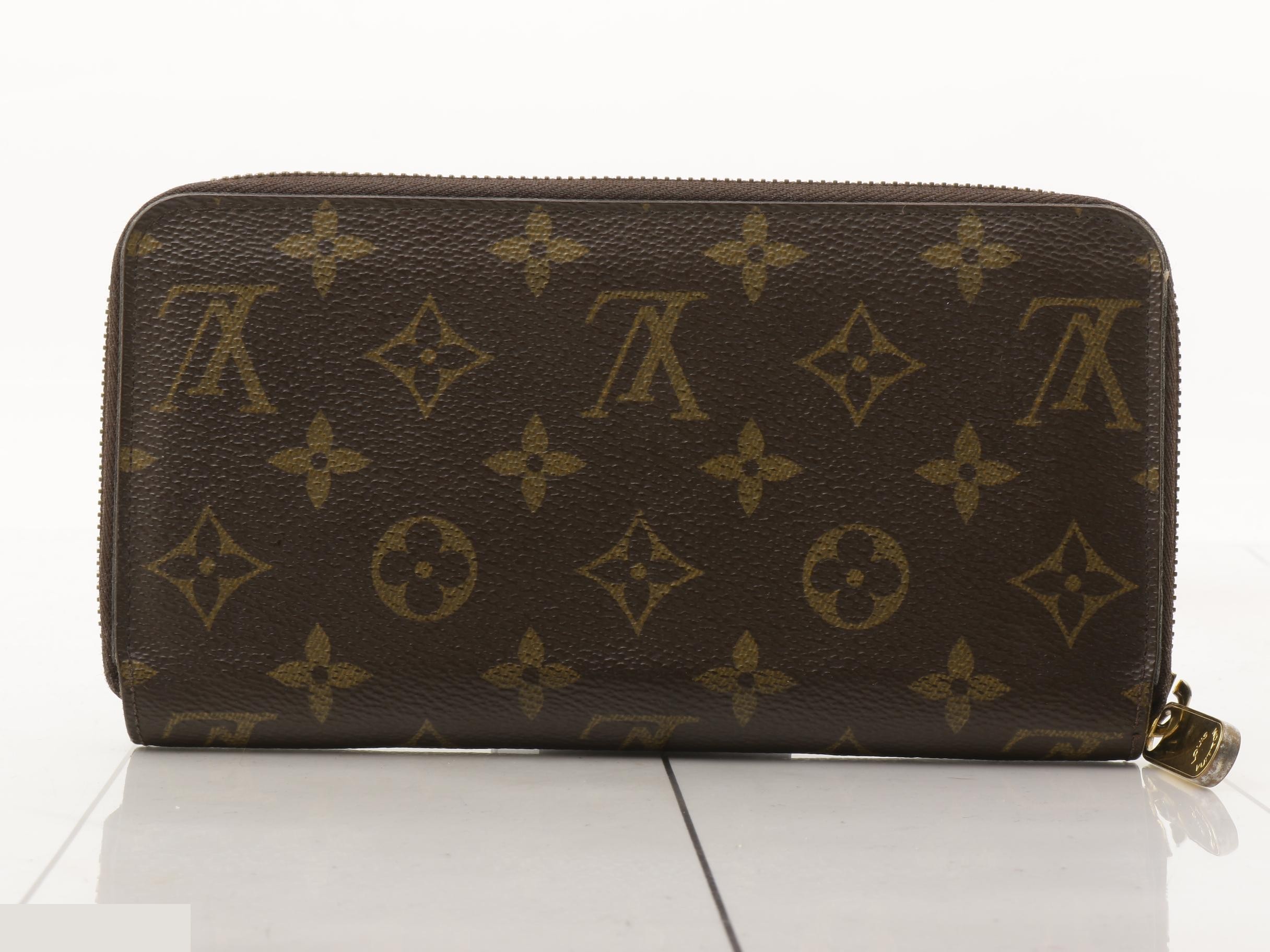 Zippy Wallet Fuchsia Monogram — view 2