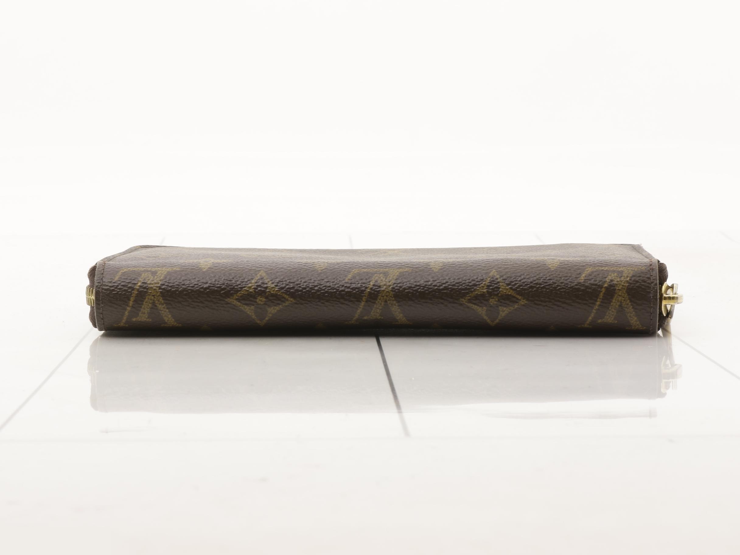 Zippy Wallet Fuchsia Monogram — view 3