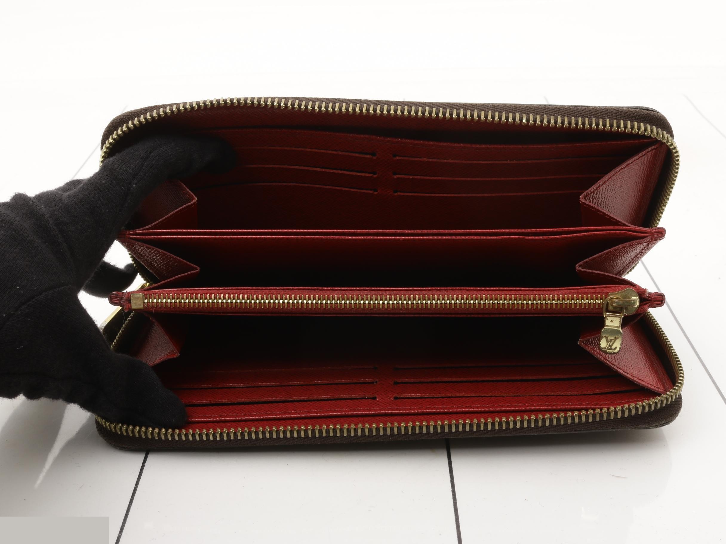 Zippy Wallet Fuchsia Monogram — view 4