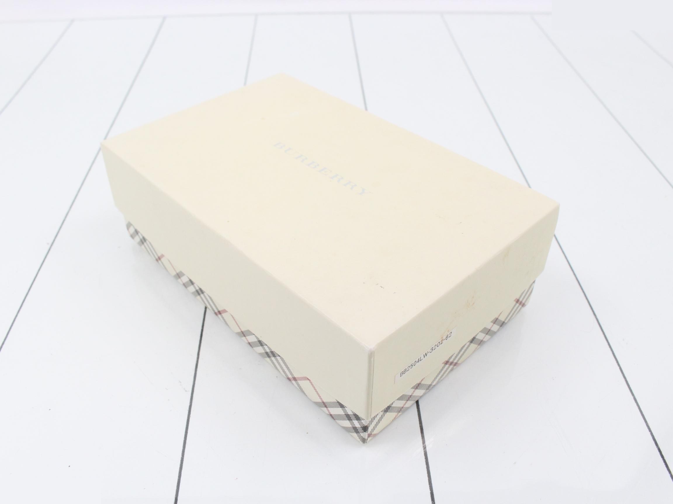 Unused Burberry pouch and handkerchief, with box. — view 4