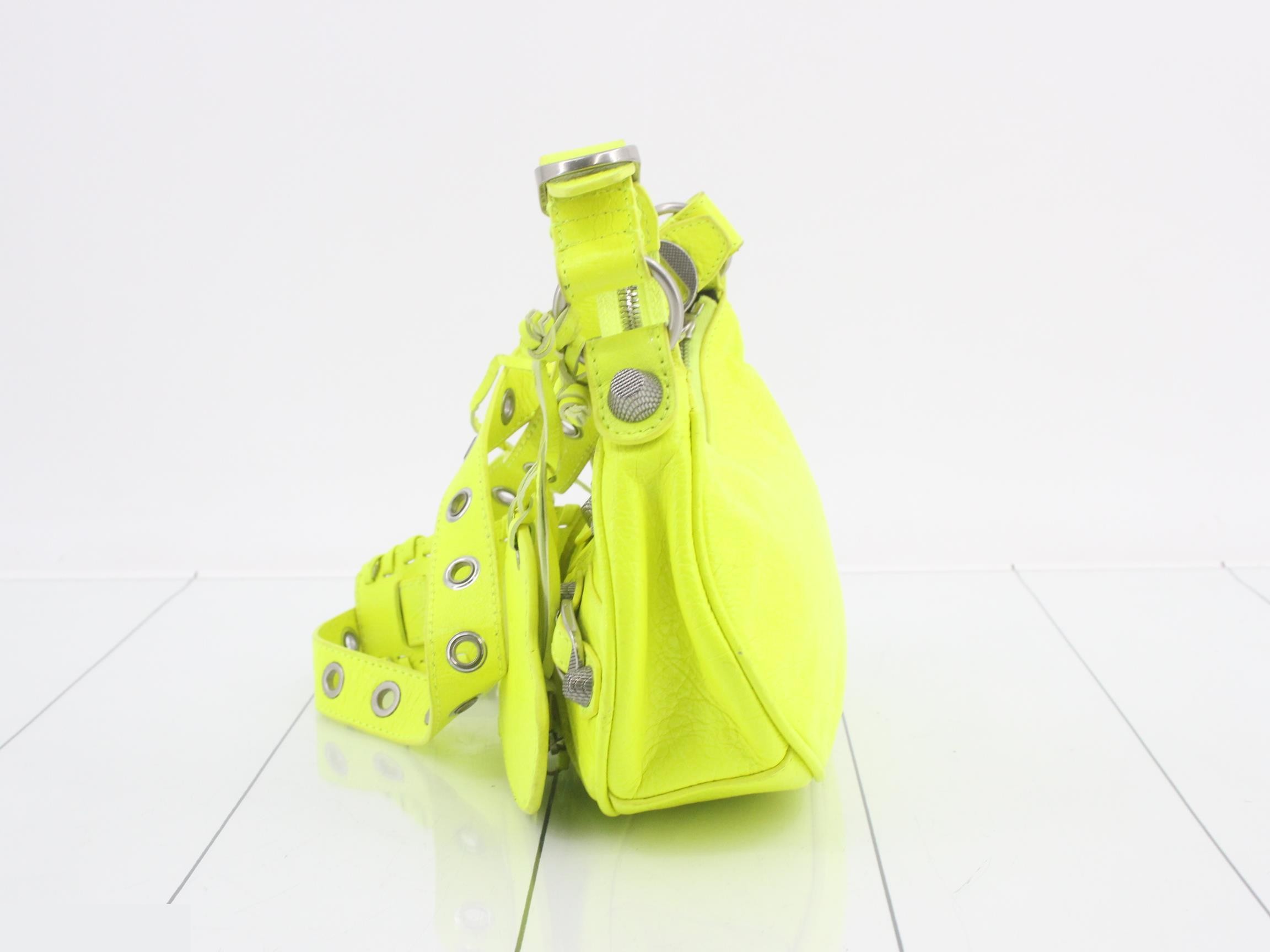 Le Cagole Shoulder Bag — view 3