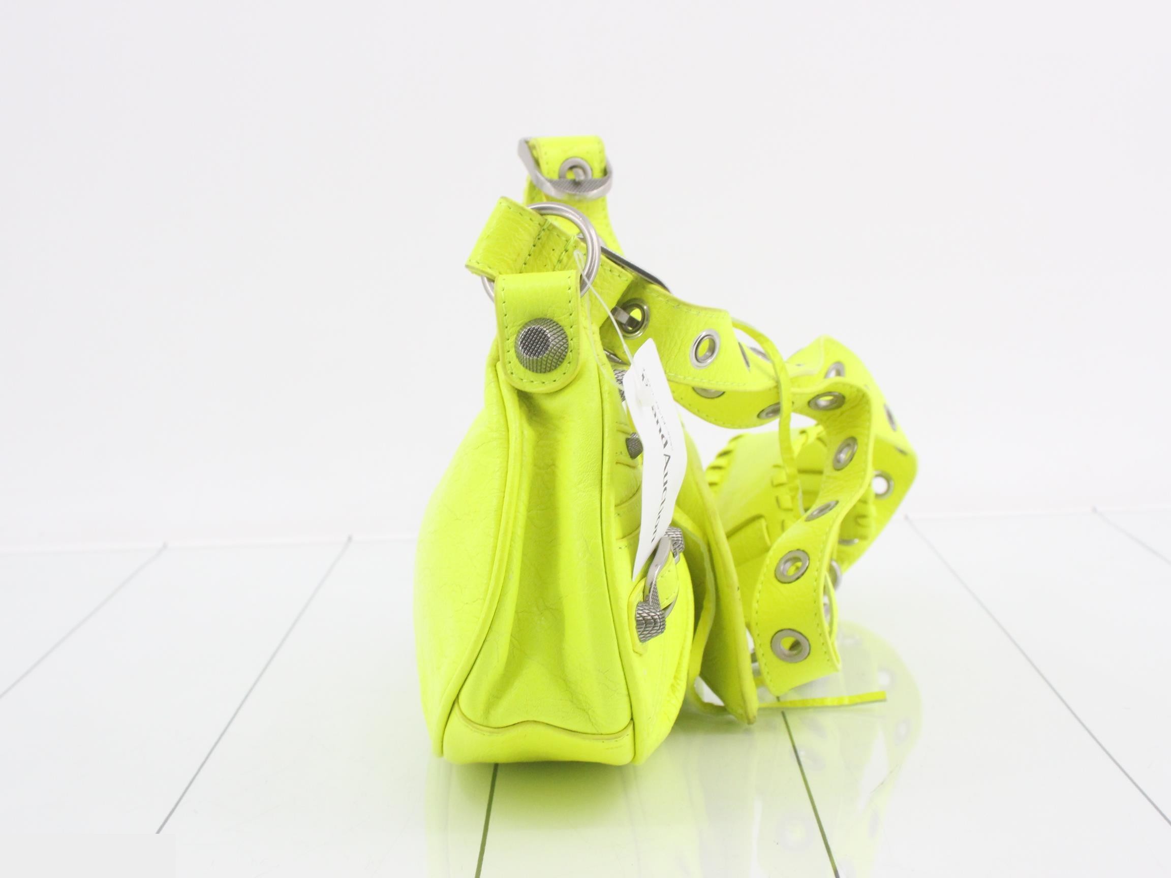 Le Cagole Shoulder Bag — view 4