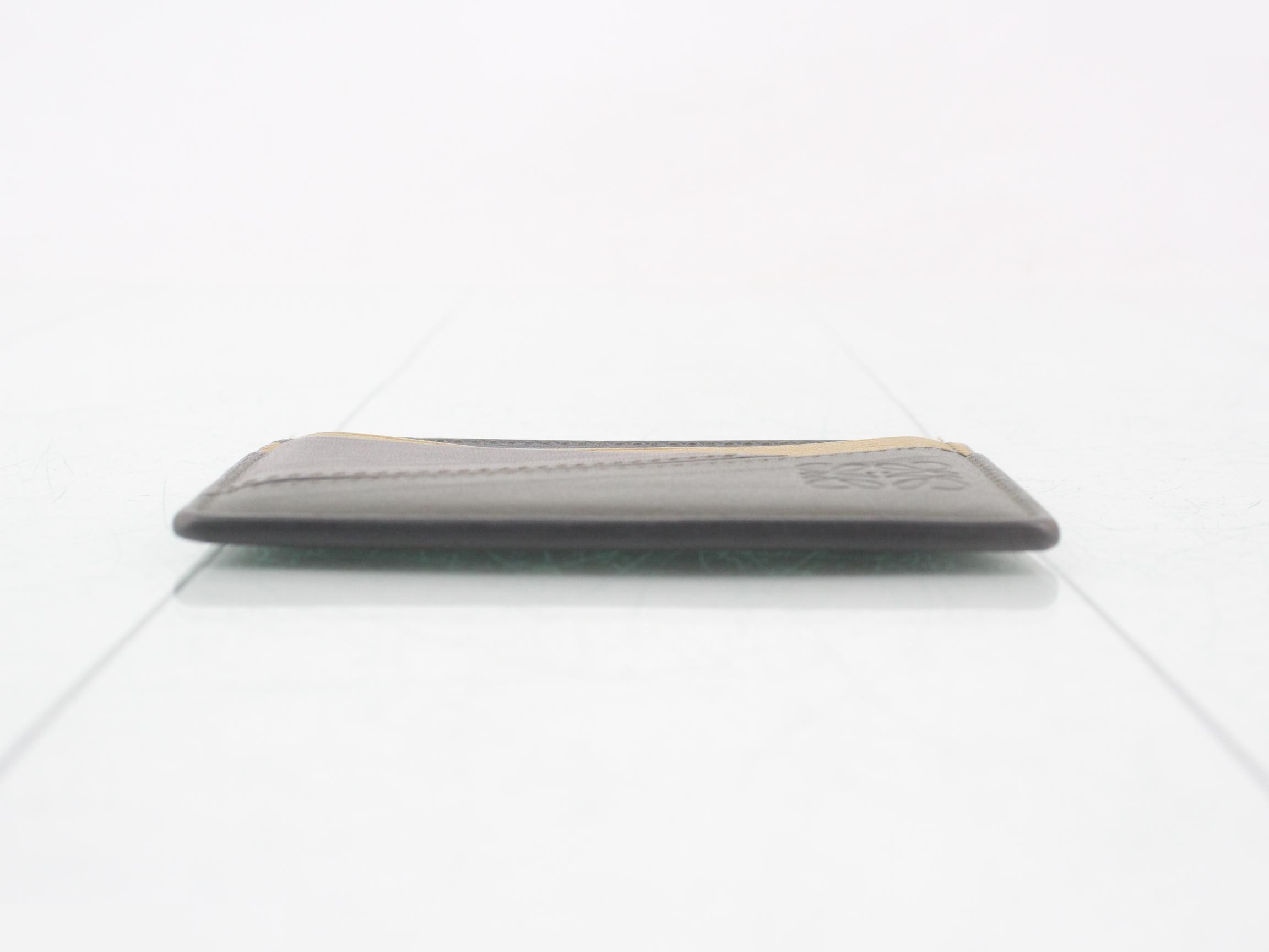 Puzzle Card Holder — view 3