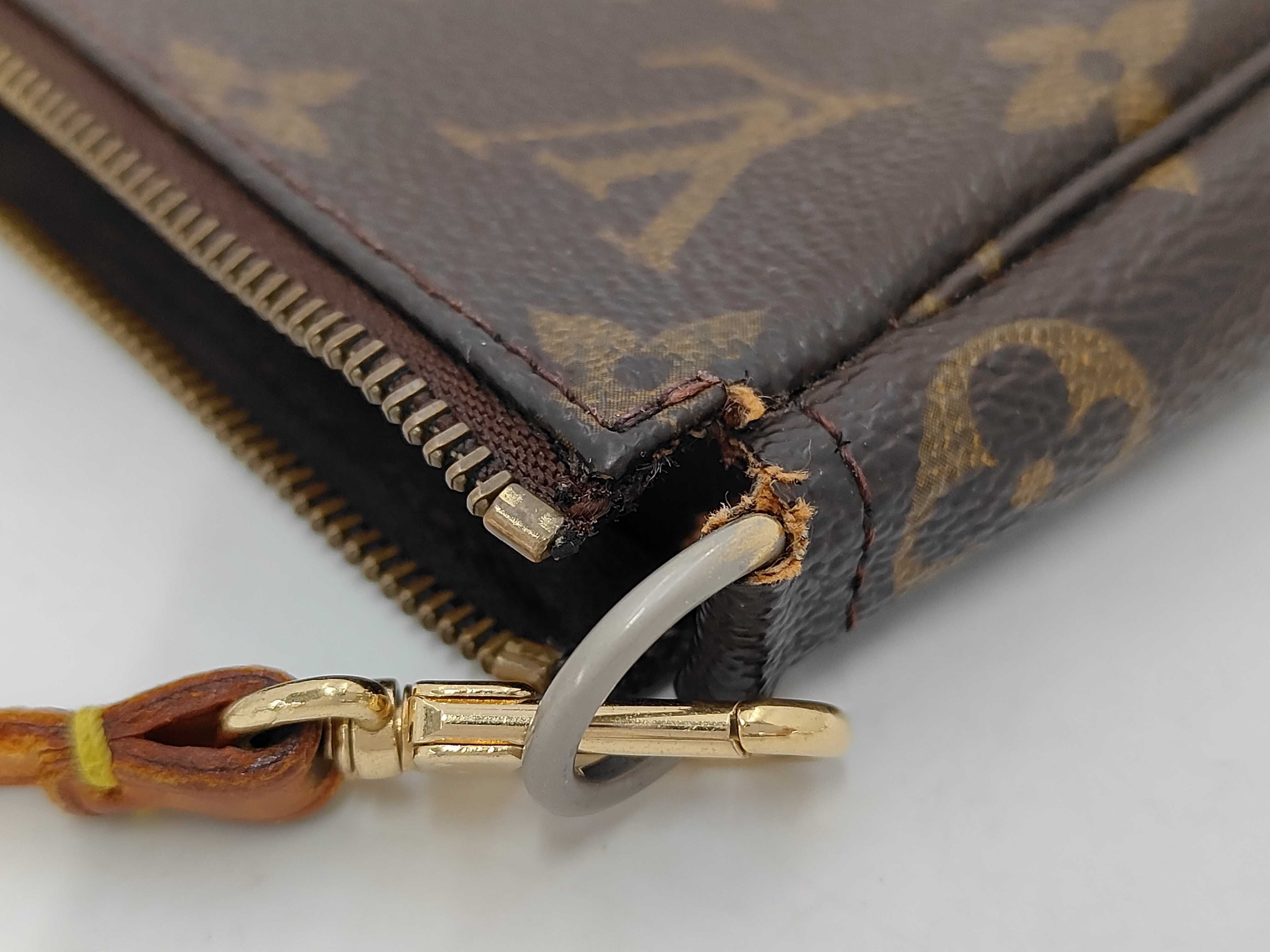 Monogram Pochette Accessoires M40712 AR1928 Handbag (Strap Damaged) — view 9