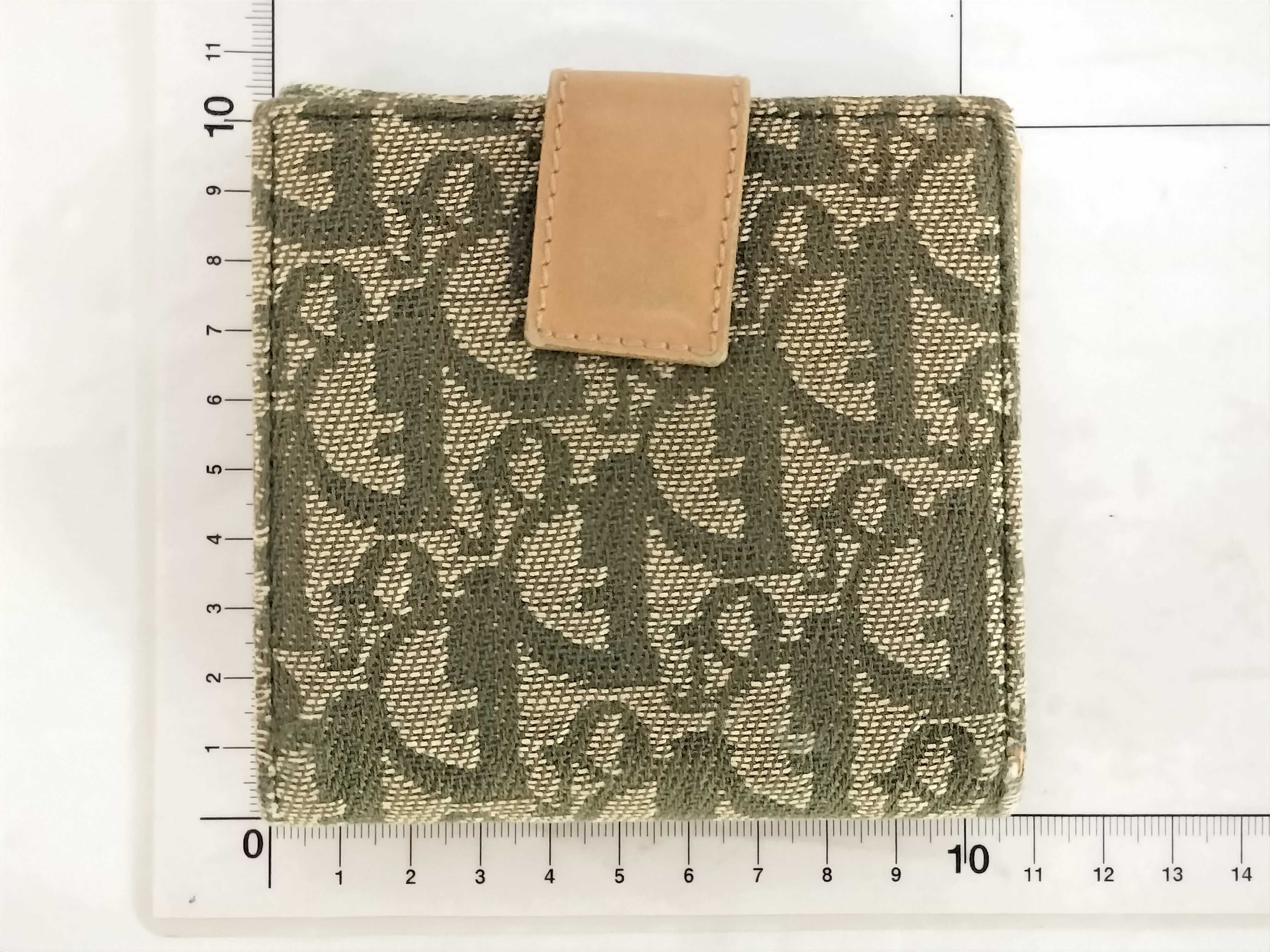 bi-fold wallet — view 2